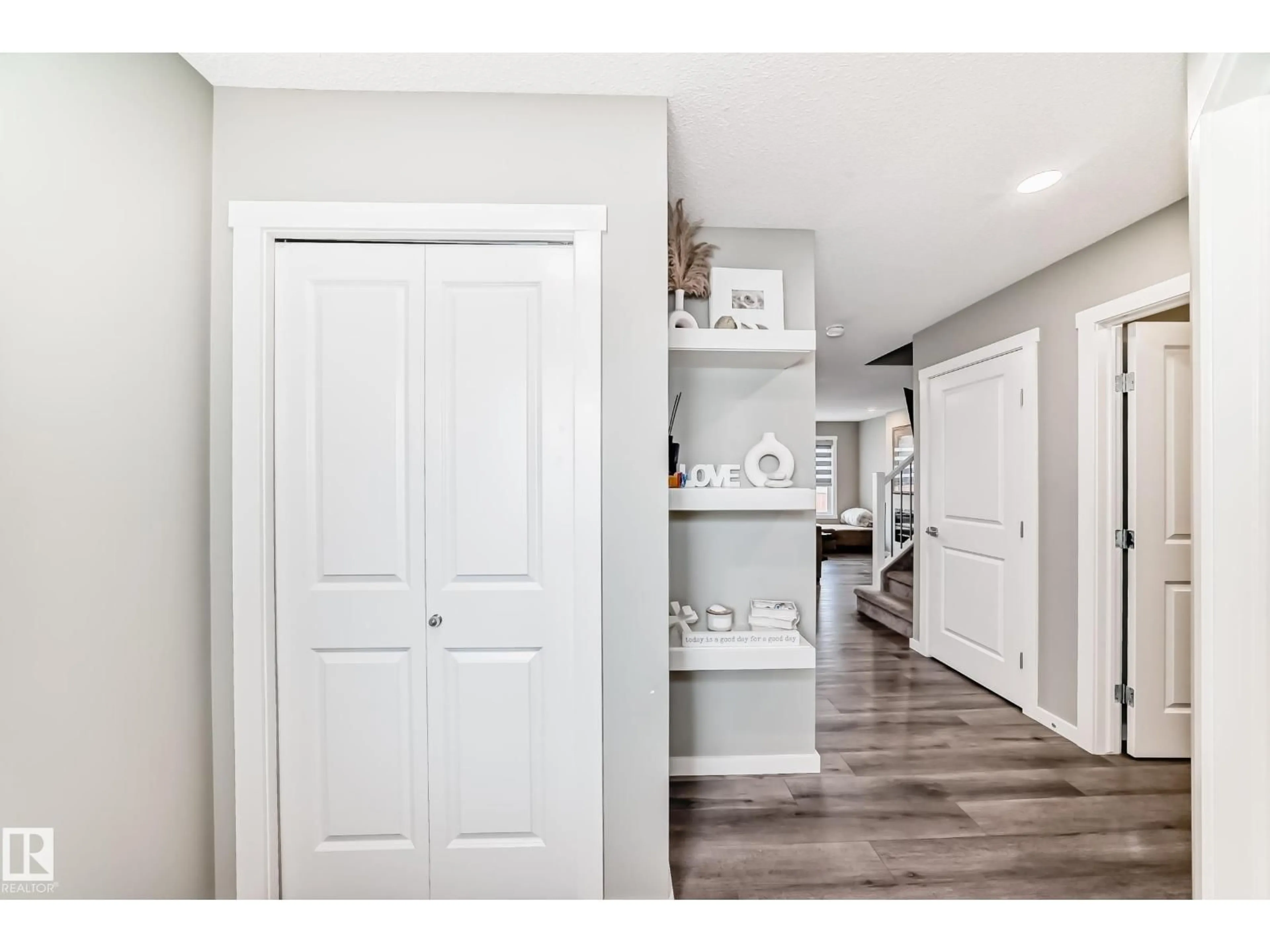 Indoor entryway for 9 ROLSTON CO, Leduc Alberta T9E1L1