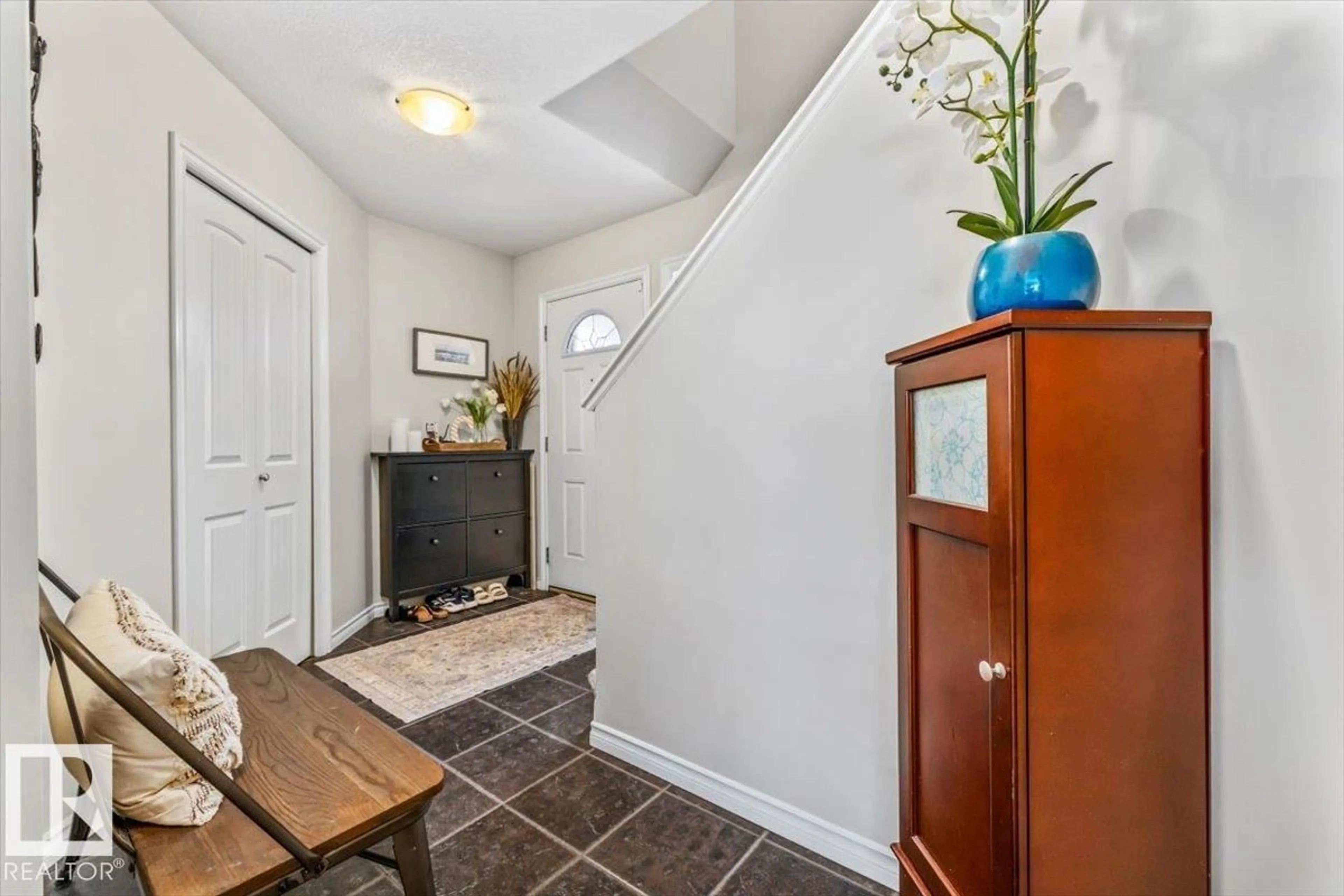 Indoor entryway for 50 NAPOLEON CR, St. Albert Alberta T8N1C8