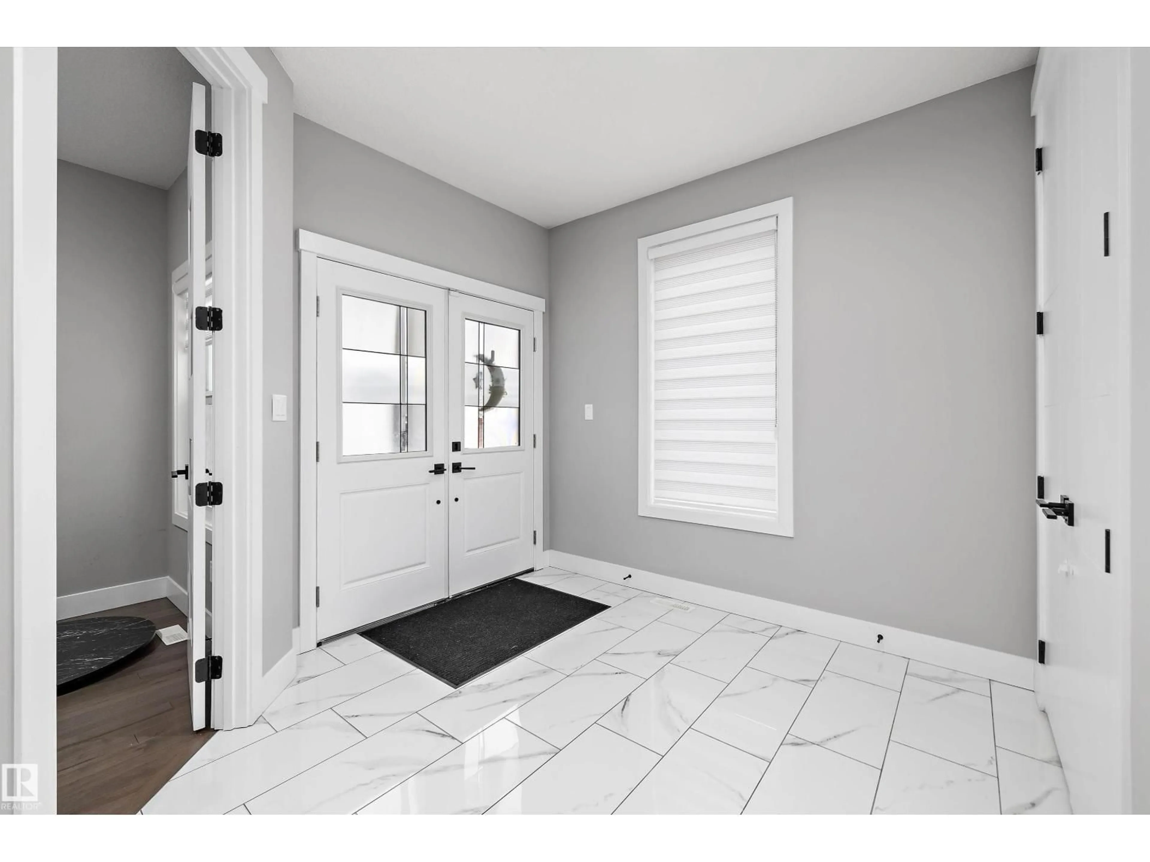 Indoor entryway for 714 EBBERS PL, Edmonton Alberta T5Y3V3