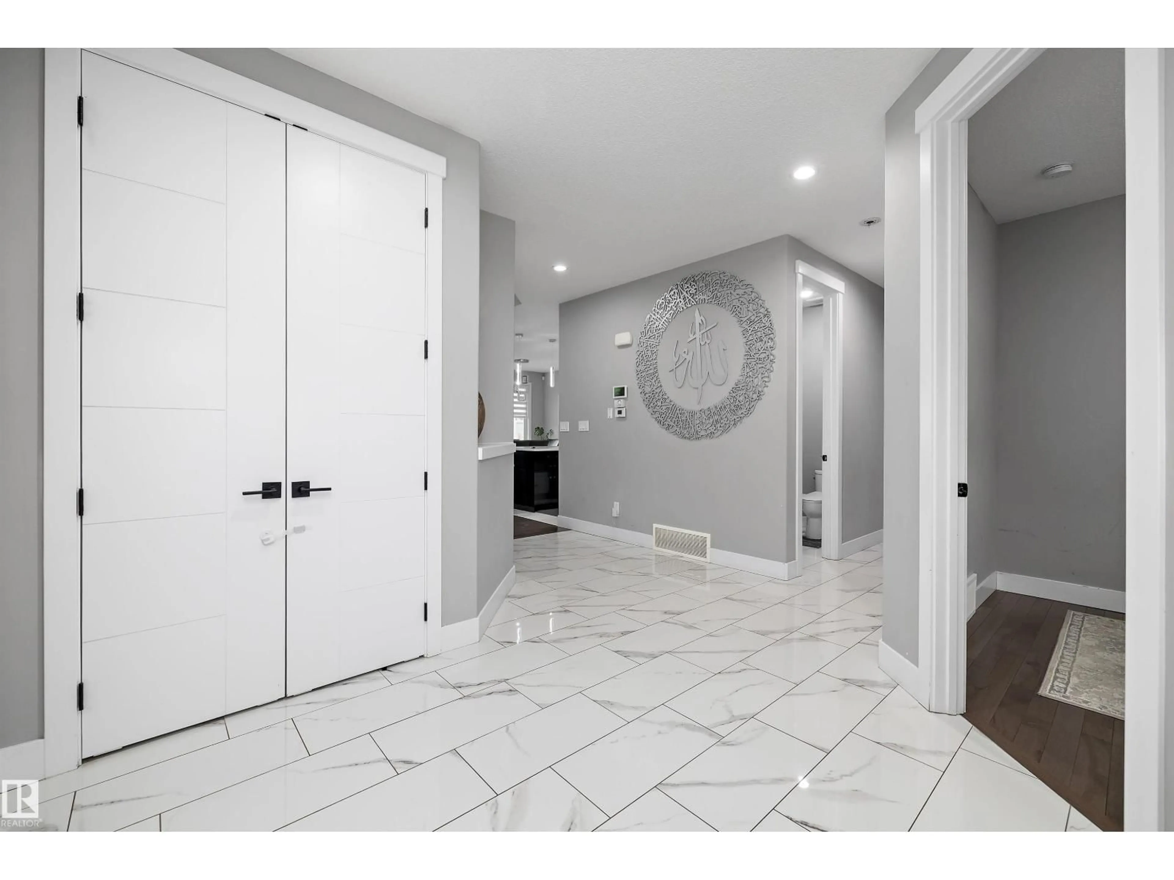 Indoor entryway for 714 EBBERS PL, Edmonton Alberta T5Y3V3