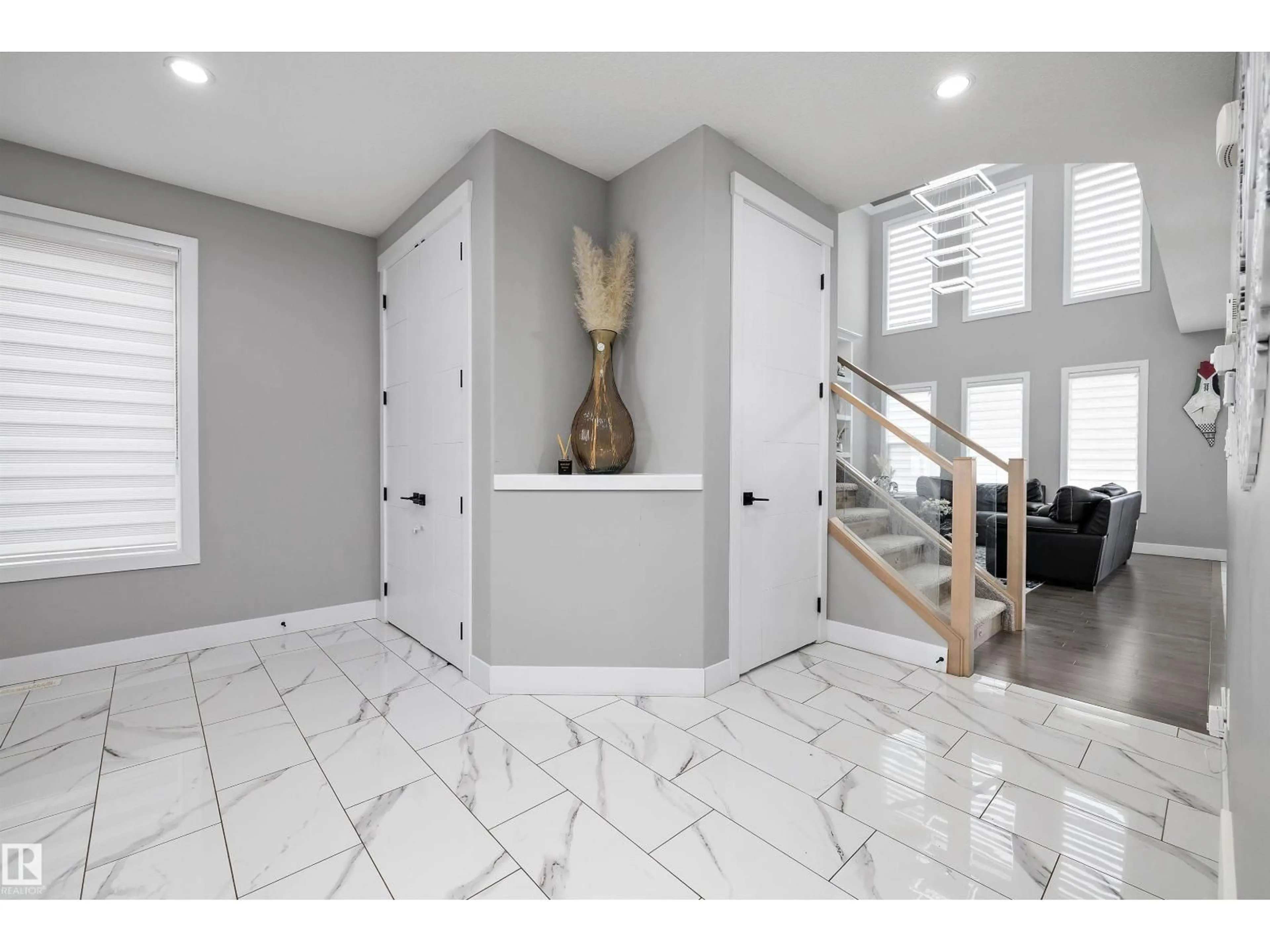 Indoor entryway for 714 EBBERS PL, Edmonton Alberta T5Y3V3
