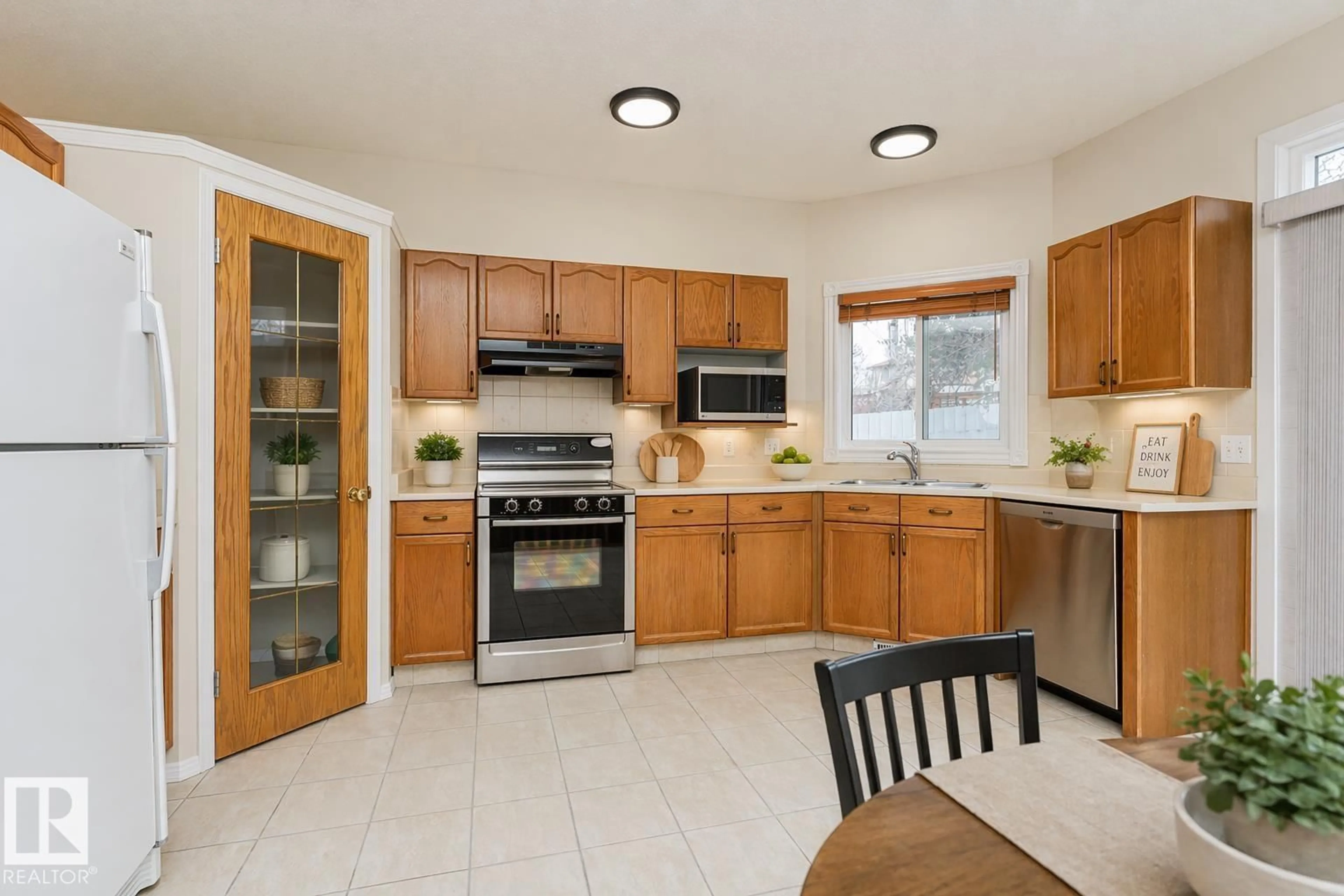 Open concept kitchen, ceramic/tile floor for 66 COURTENAY DR, Sherwood Park Alberta T8A5S5