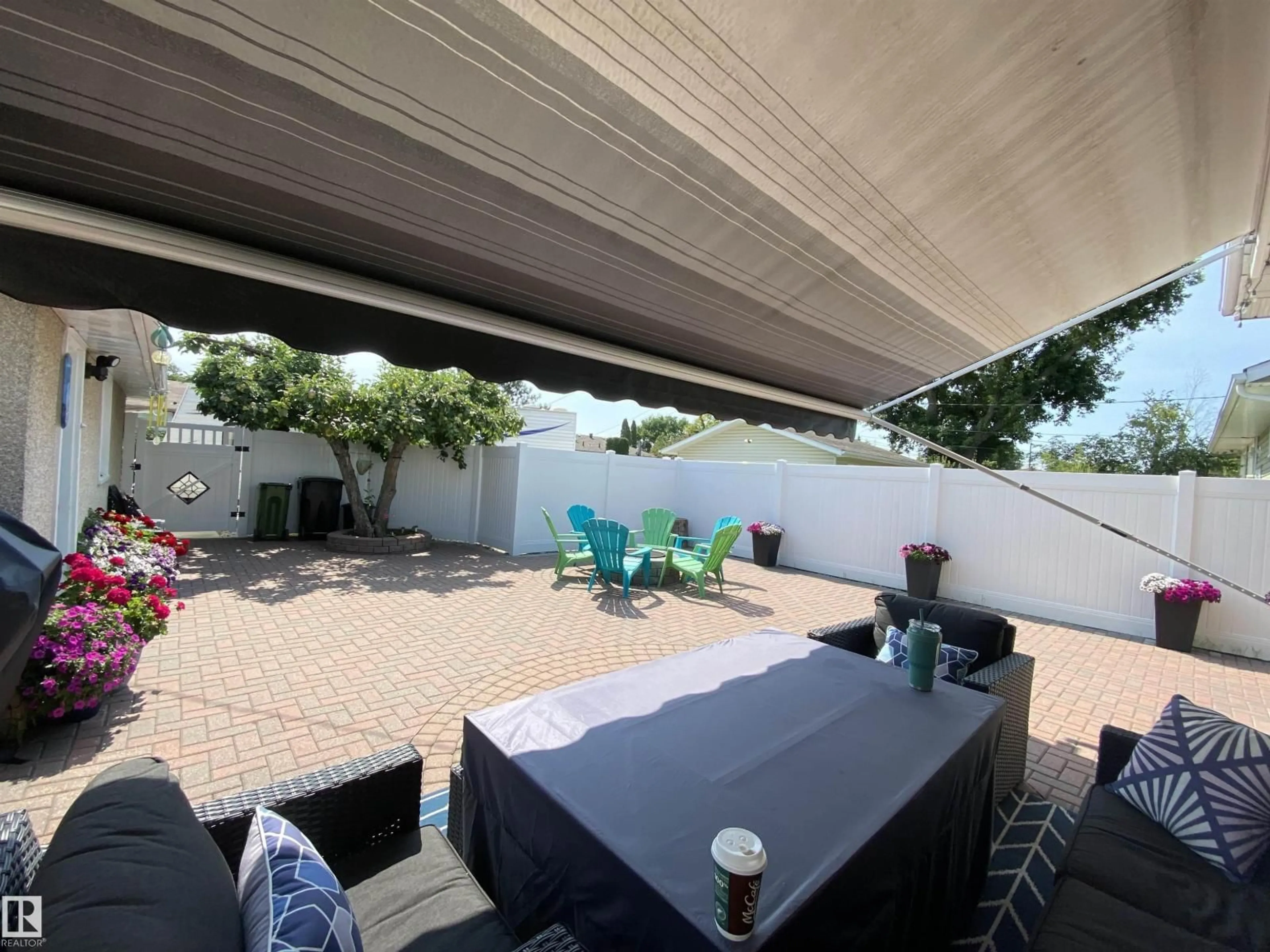 Patio, street for 7719 71 AV, Edmonton Alberta T6C0A9