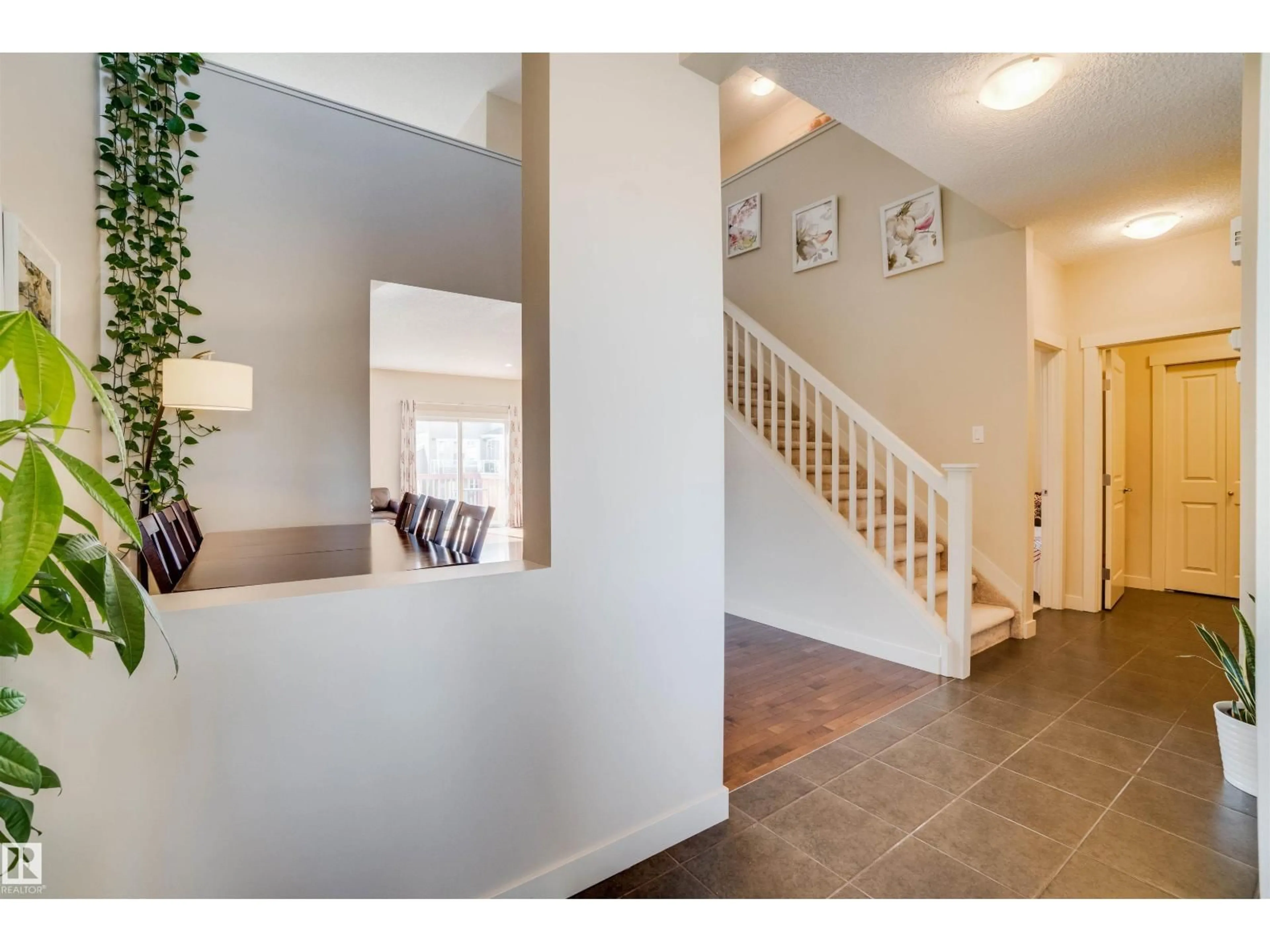 Indoor entryway for SW - 3843 AGAR GR, Edmonton Alberta T6W0W9