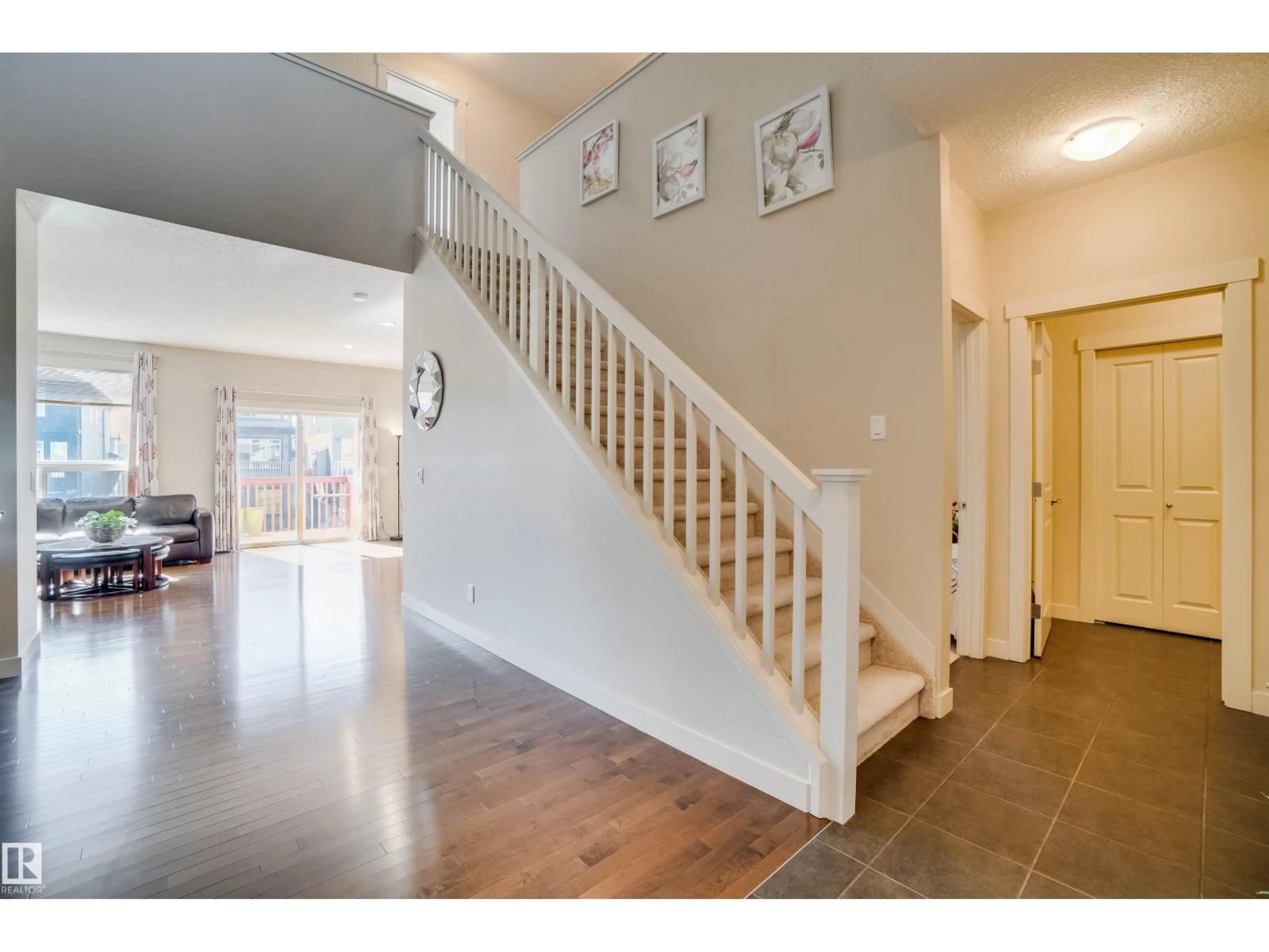 Indoor entryway for SW - 3843 AGAR GR, Edmonton Alberta T6W0W9