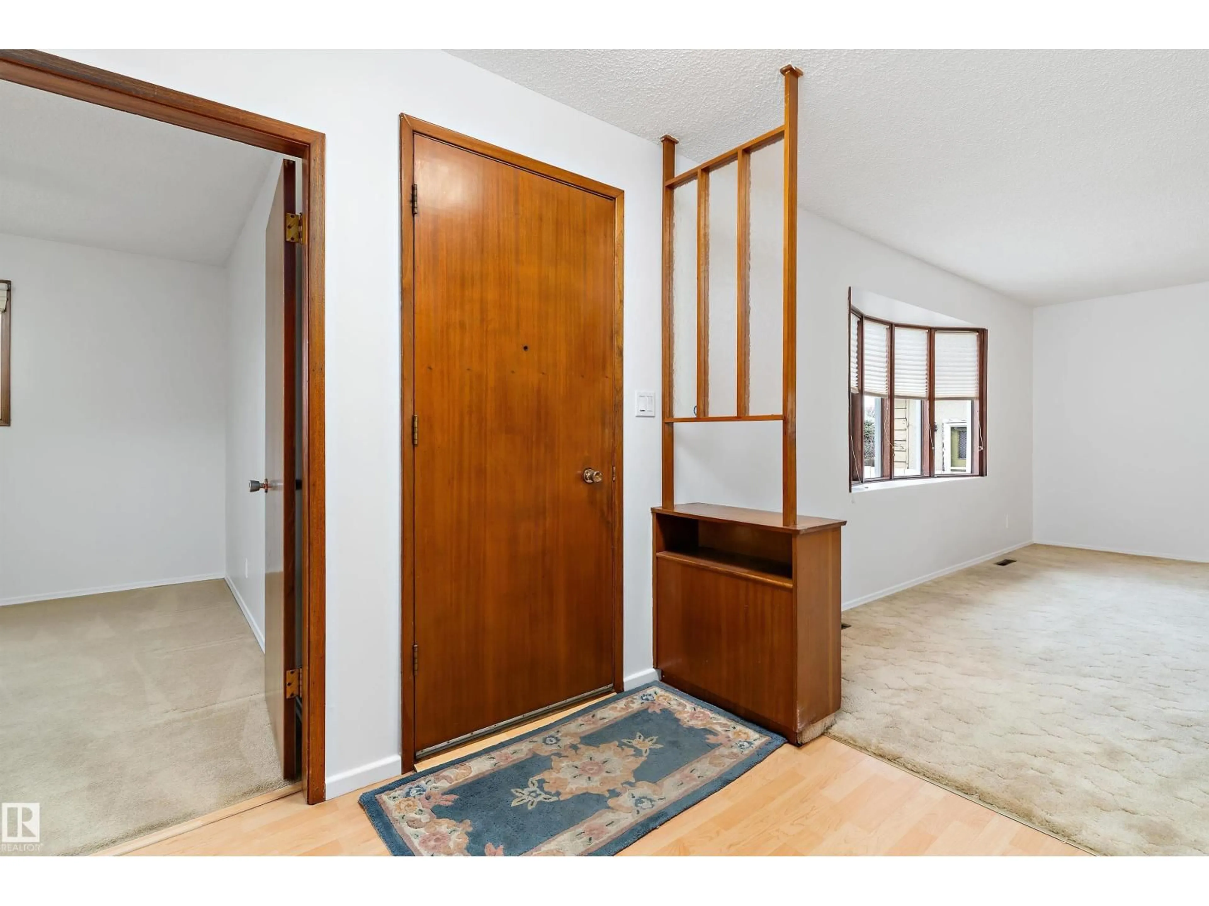 Indoor entryway for 7123 DELWOOD RD, Edmonton Alberta T5C3A8