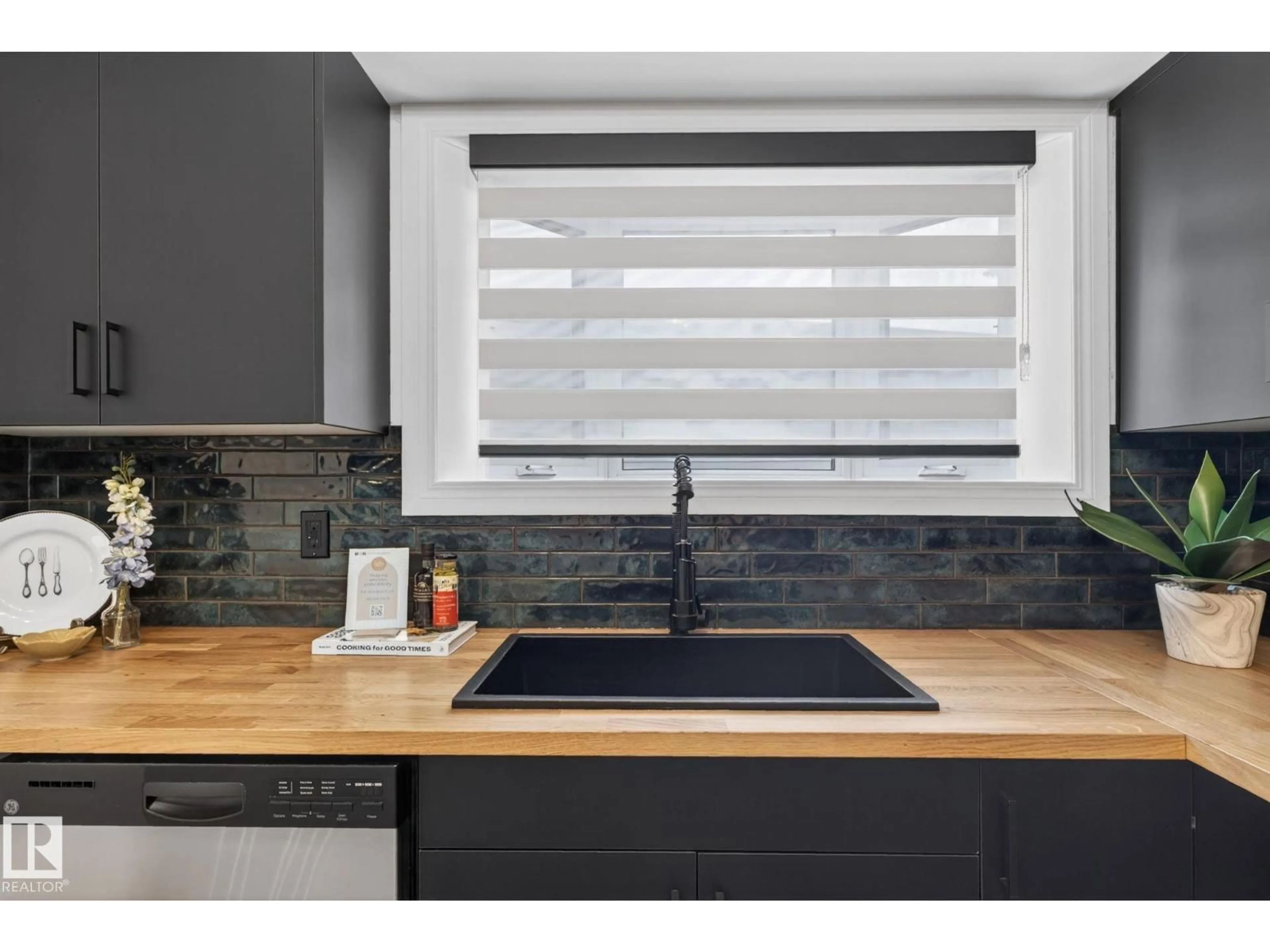 Contemporary kitchen, unknown for NW - 13332 106 ST, Edmonton Alberta T5E4T6