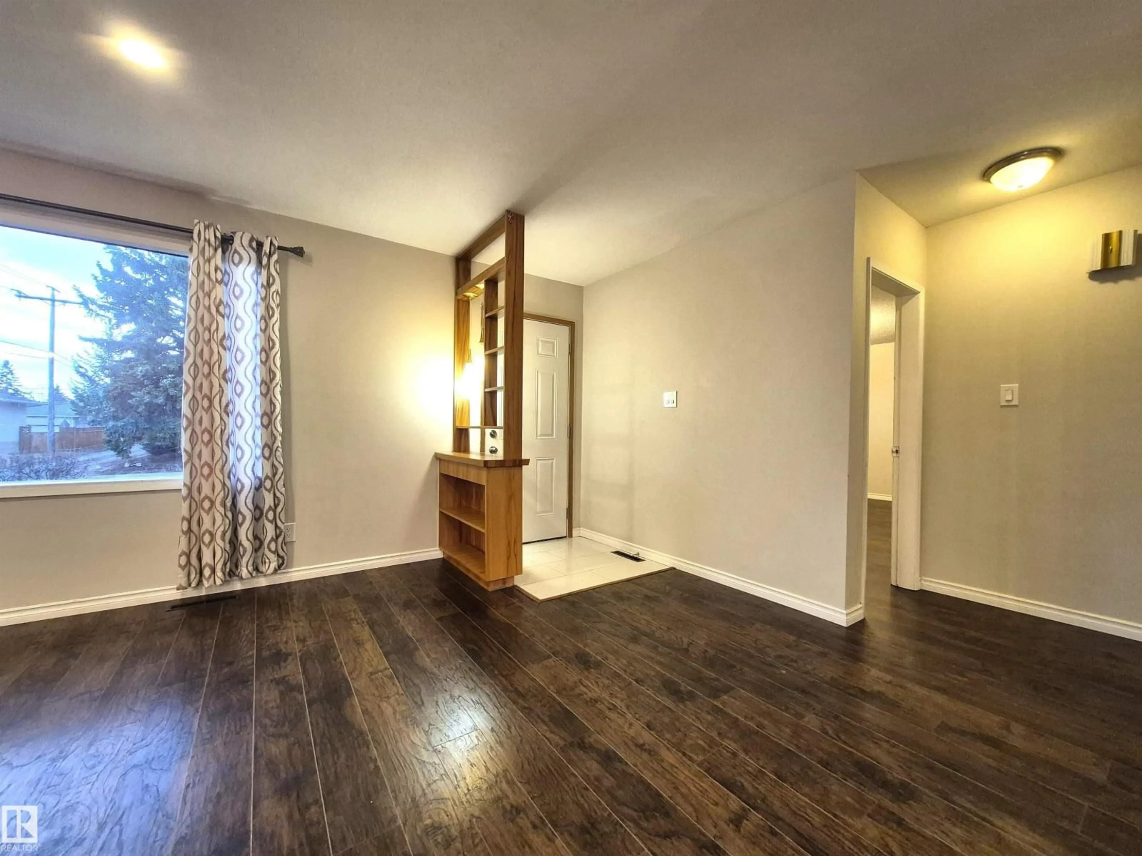 A pic of a room for 11440 44A AV, Edmonton Alberta T6J0Z9