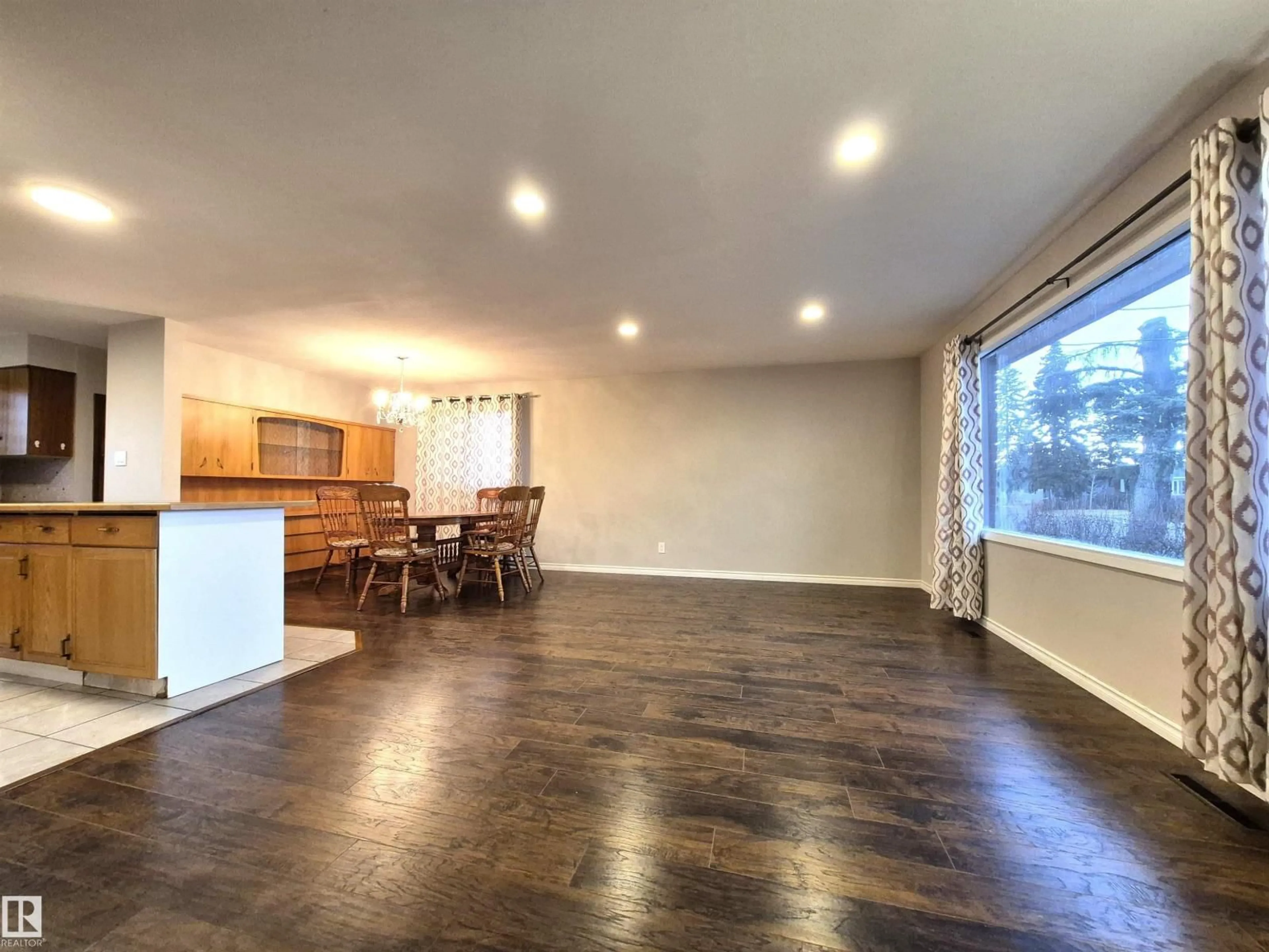 A pic of a room for 11440 44A AV, Edmonton Alberta T6J0Z9