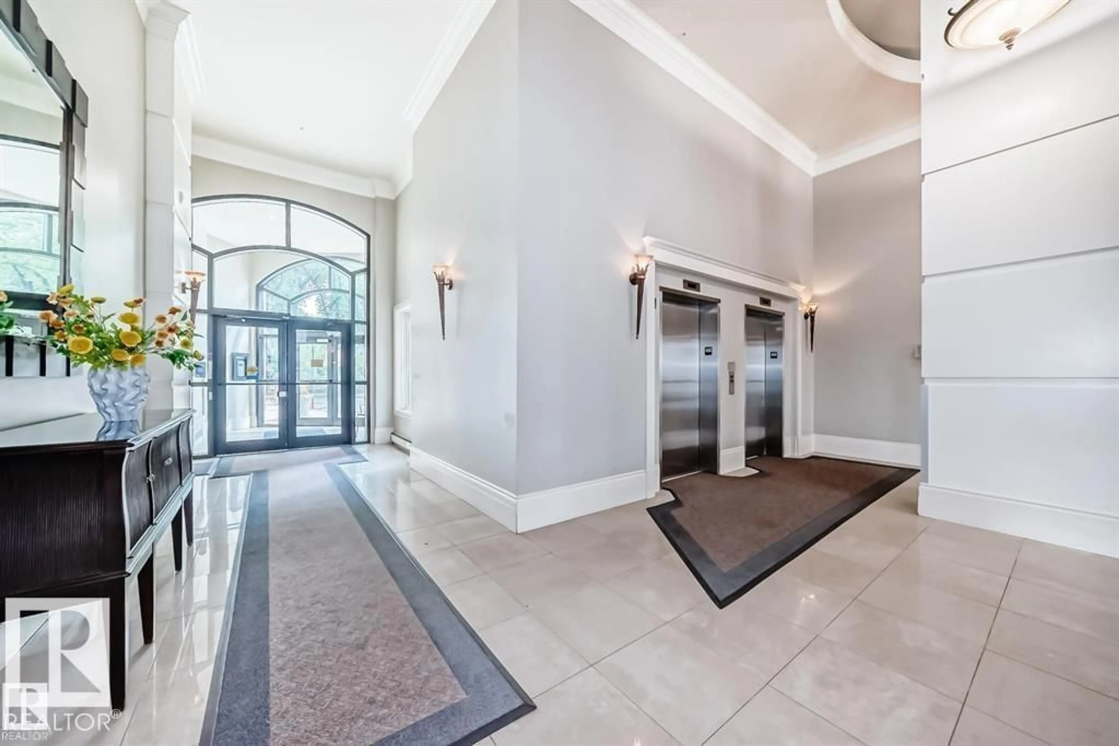 Indoor foyer for 10108 - 606 125 ST, Edmonton Alberta T5N4B6