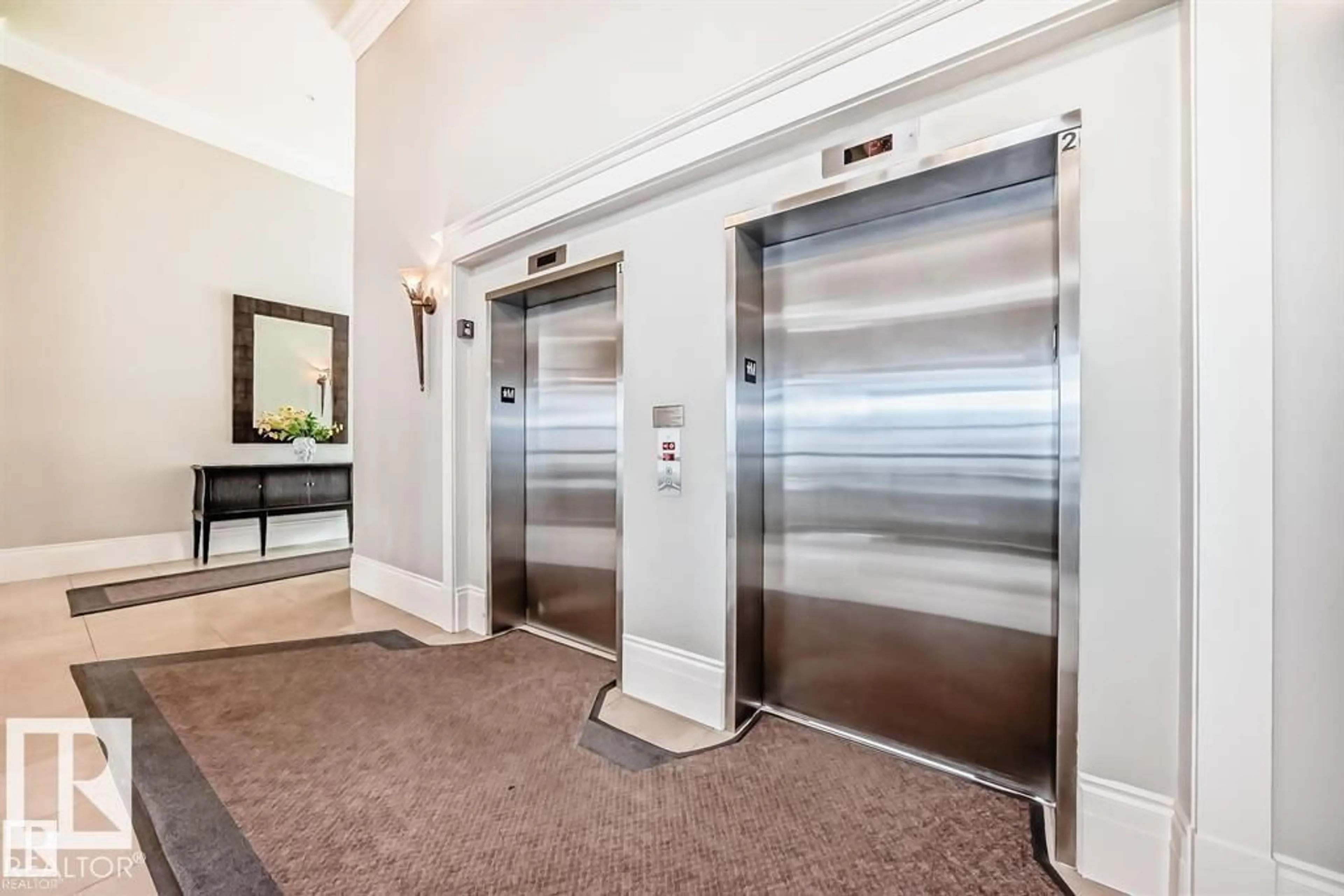 Indoor foyer for 10108 - 606 125 ST, Edmonton Alberta T5N4B6