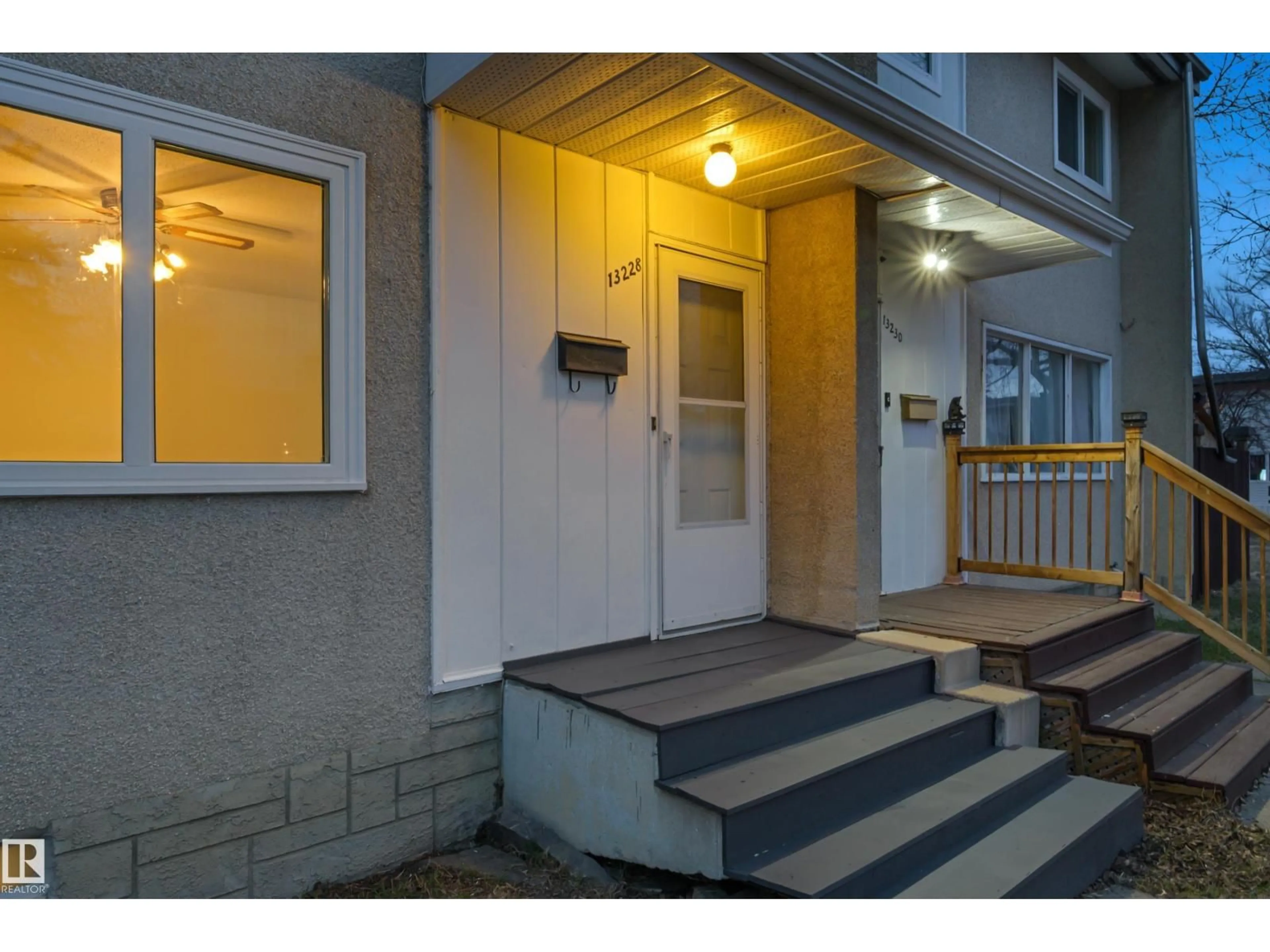 Indoor foyer for 13228 83 ST NW, Edmonton Alberta T5E2W7