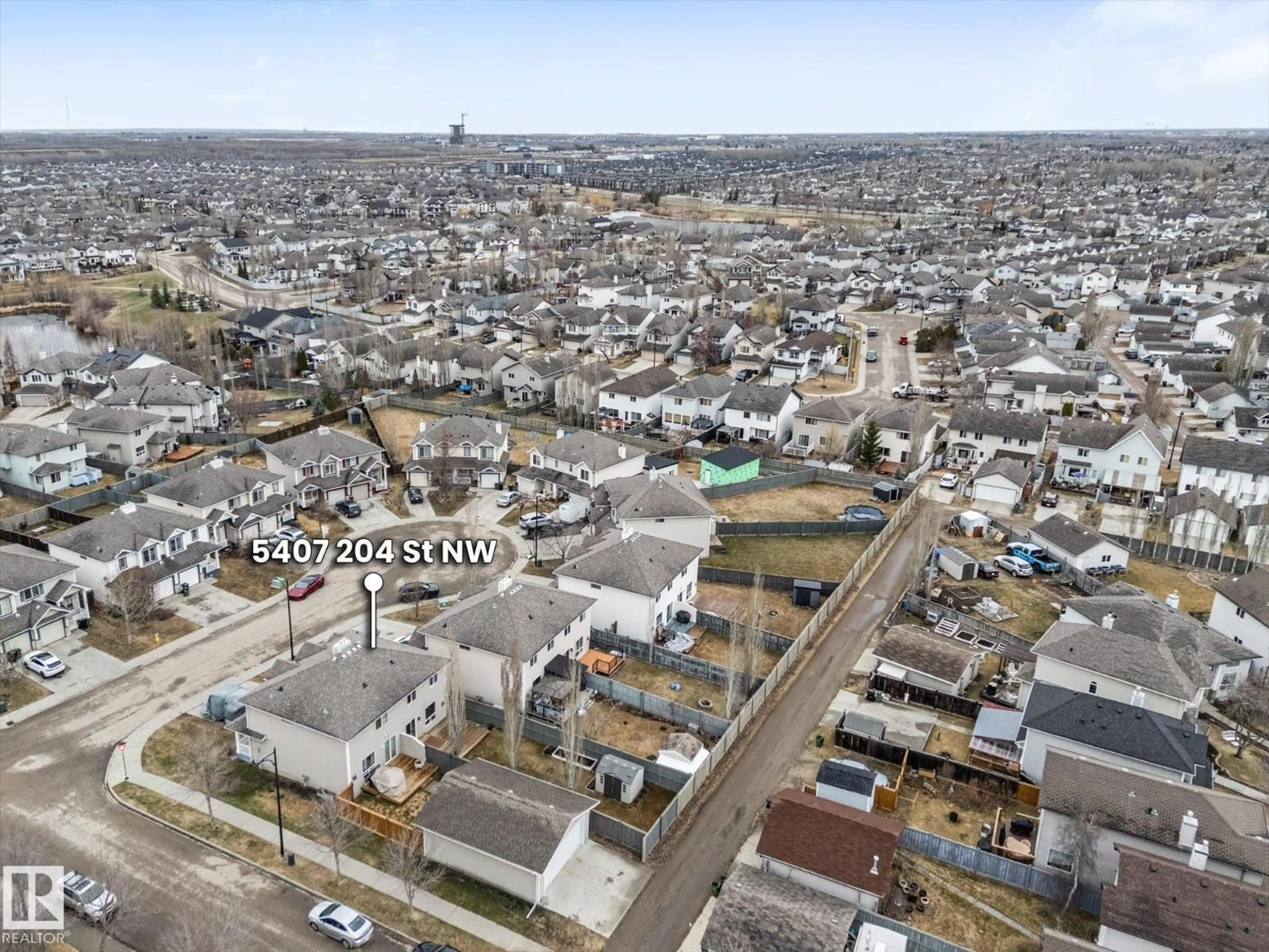 A pic from outside/outdoor area/front of a property/back of a property/a pic from drone, street for NW - 5407 204 ST, Edmonton Alberta T6M2Z1
