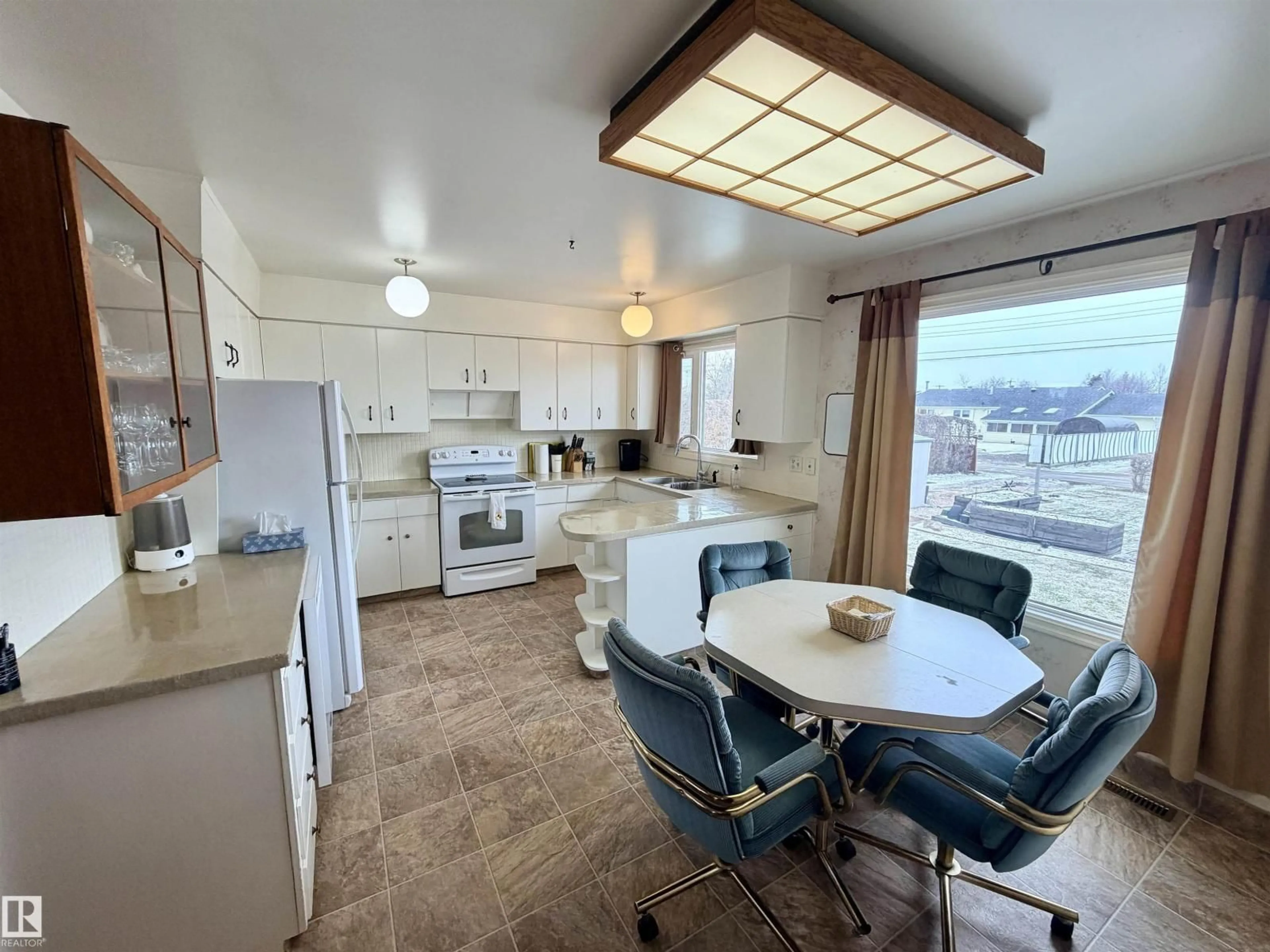 Open concept kitchen, unknown for 4417 48 AV, St. Paul Town Alberta T0A3A3