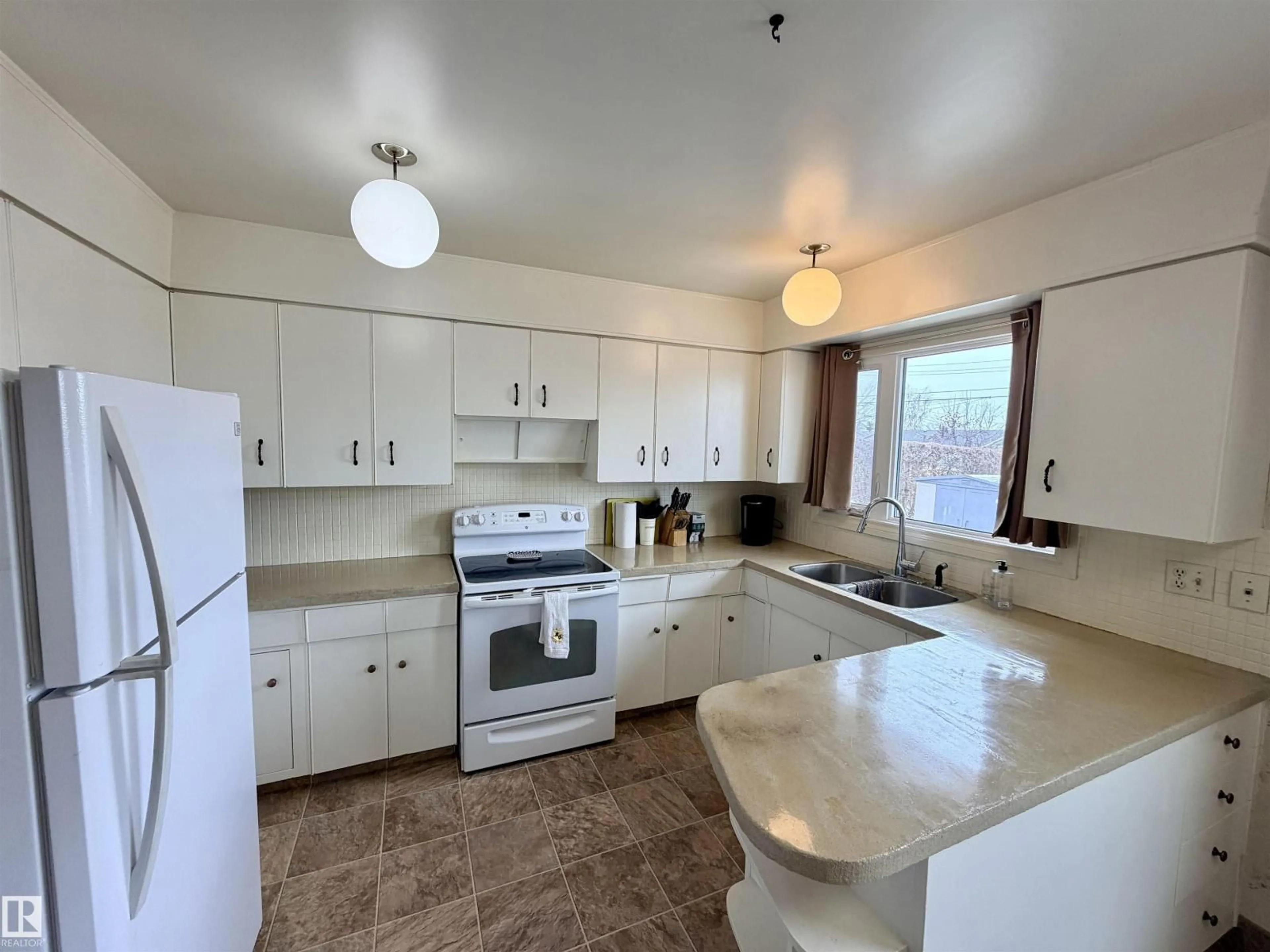 Standard kitchen, unknown for 4417 48 AV, St. Paul Town Alberta T0A3A3