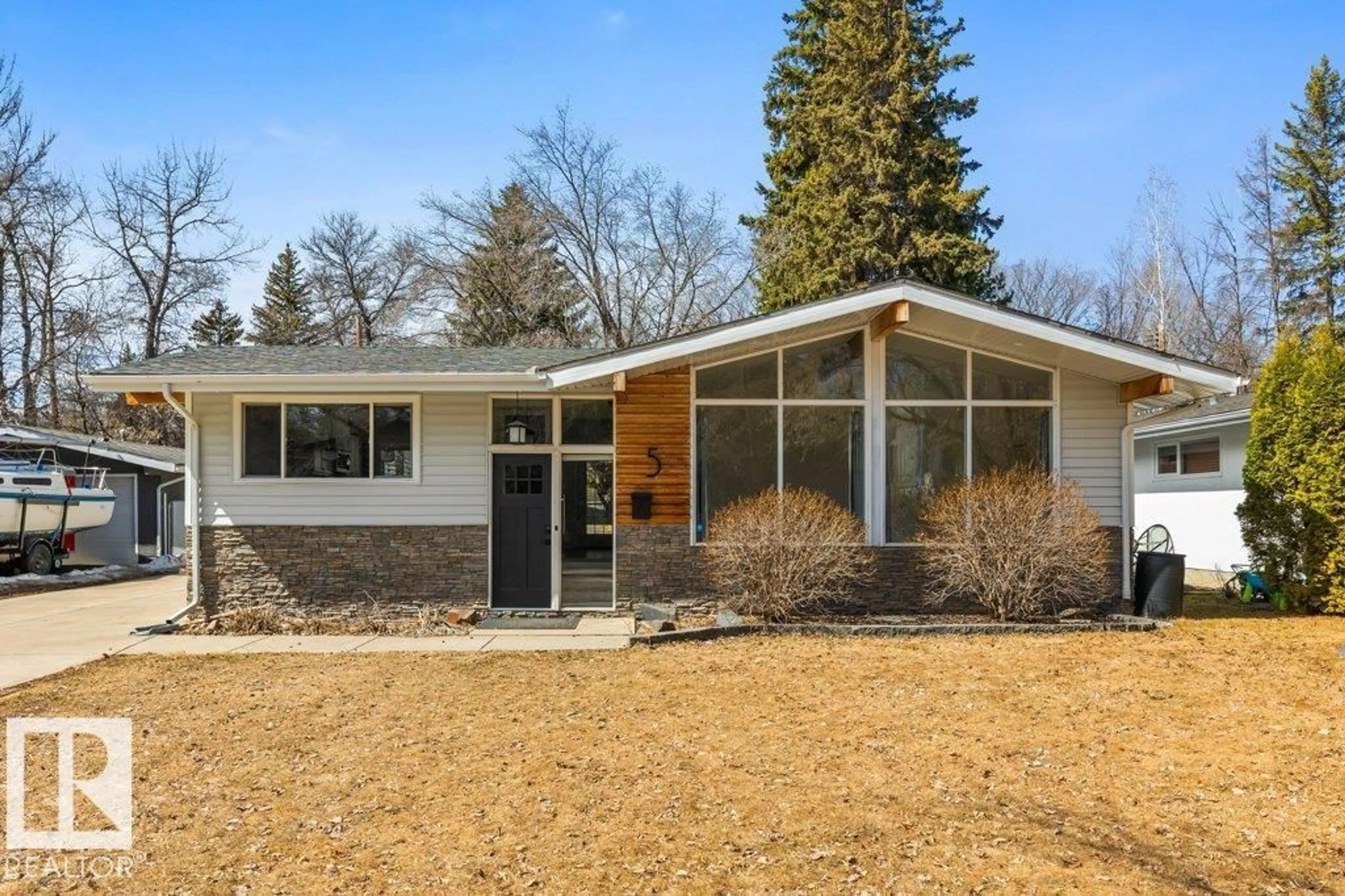 Home with vinyl exterior material, street for 5 GRESHAM BV, St. Albert Alberta T8N1A8