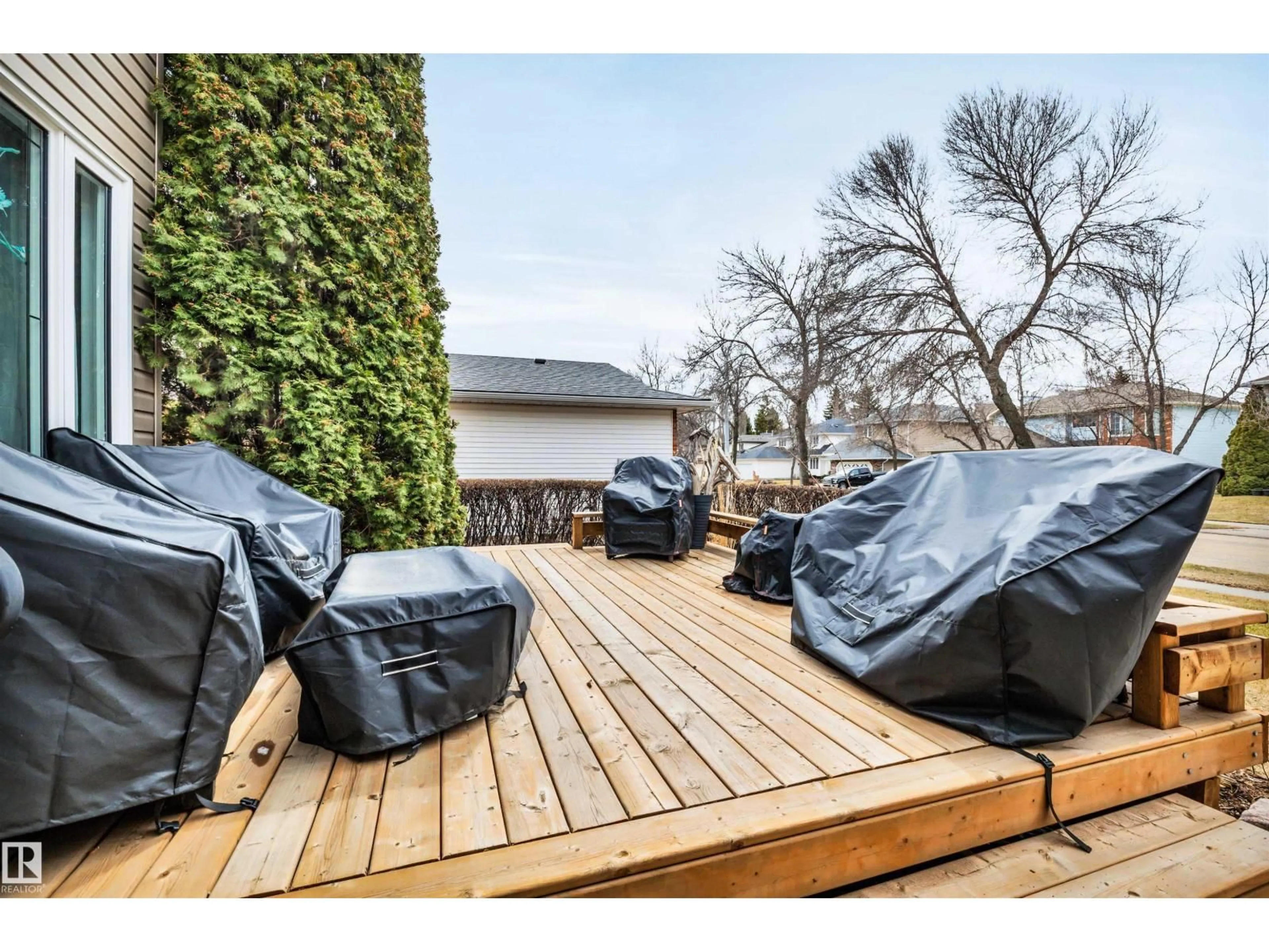 Patio, water/lake/river/ocean view for 37 DEANE CR, St. Albert Alberta T8N4Z8