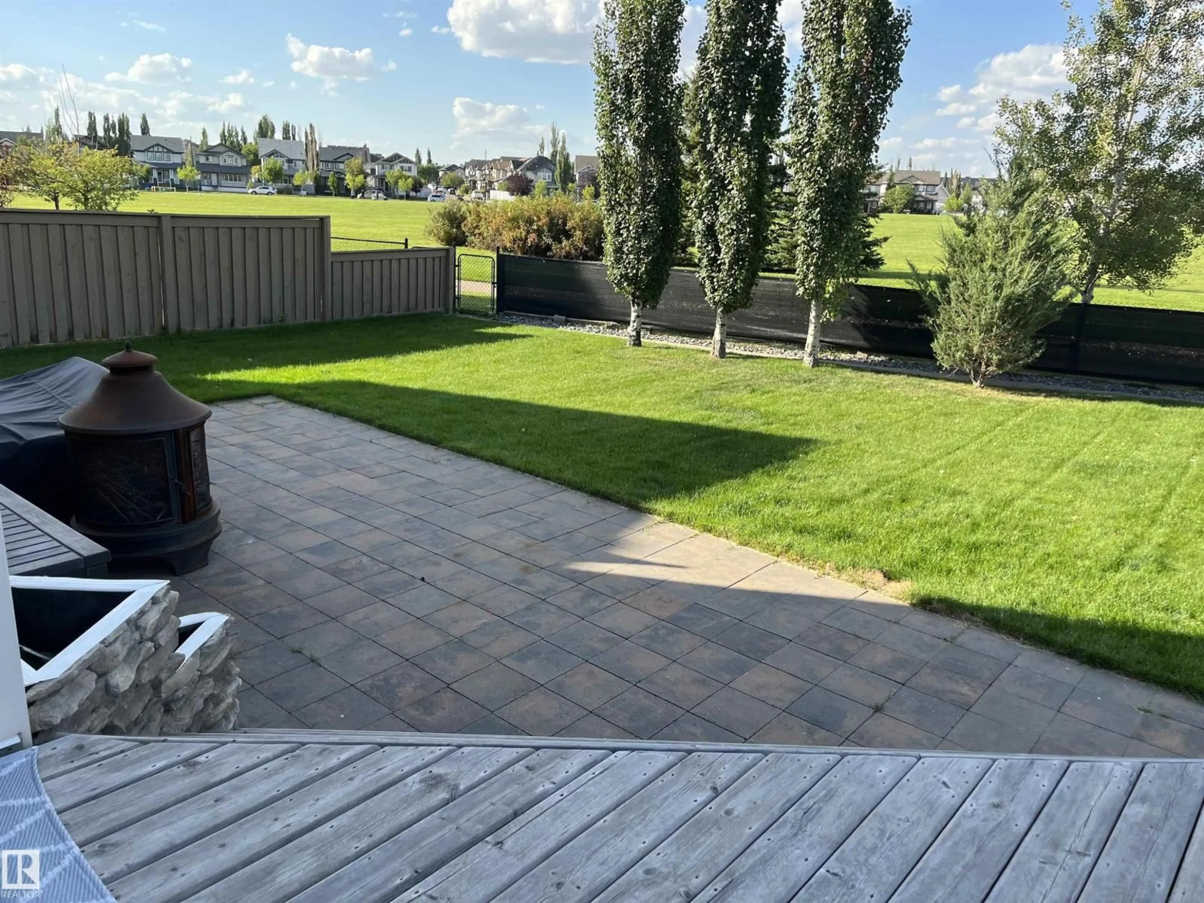 A pic from outside/outdoor area/front of a property/back of a property/a pic from drone, unknown for 8477 SLOANE CR, Edmonton Alberta T6R0L2