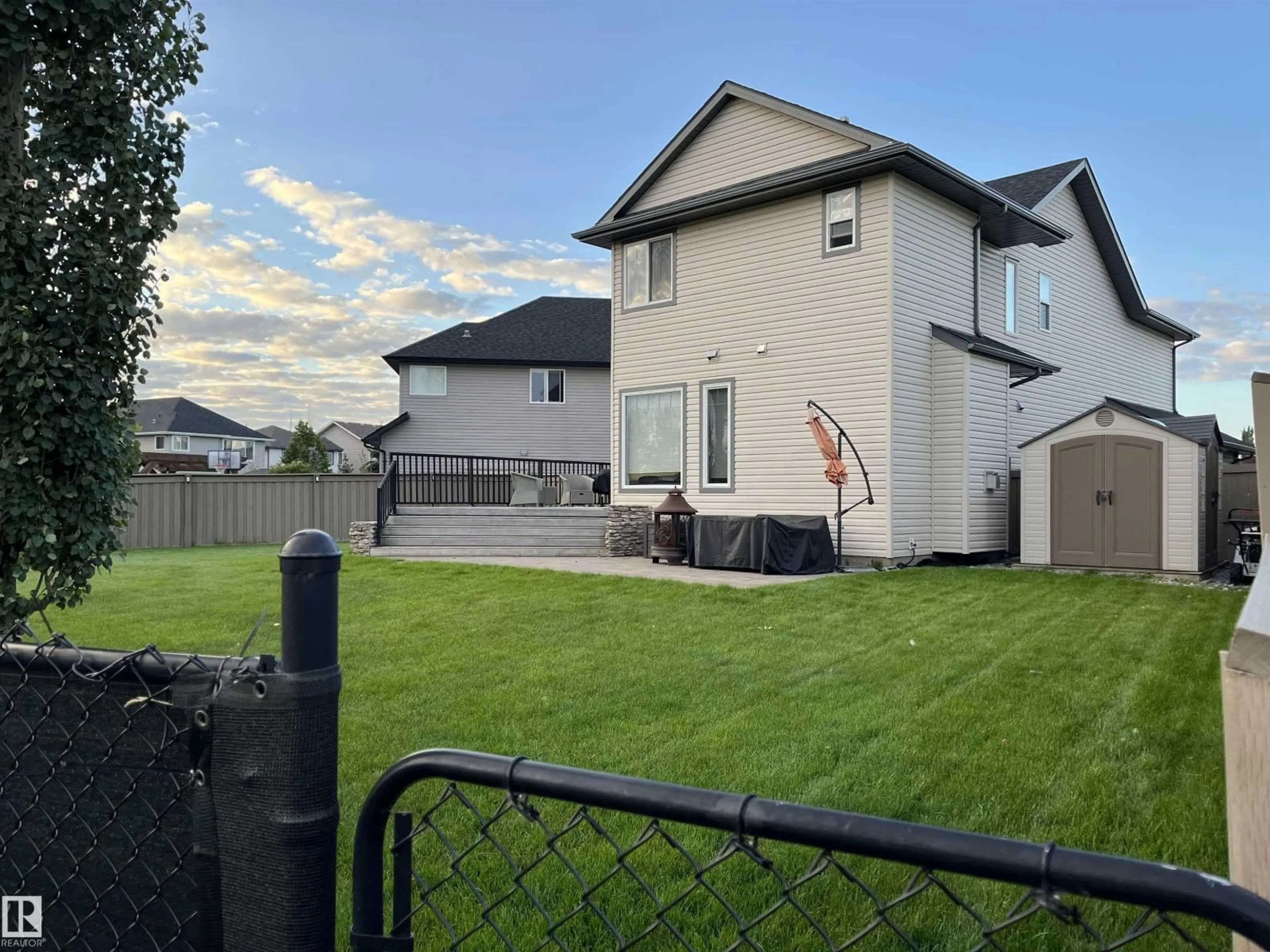 A pic from outside/outdoor area/front of a property/back of a property/a pic from drone, street for 8477 SLOANE CR, Edmonton Alberta T6R0L2