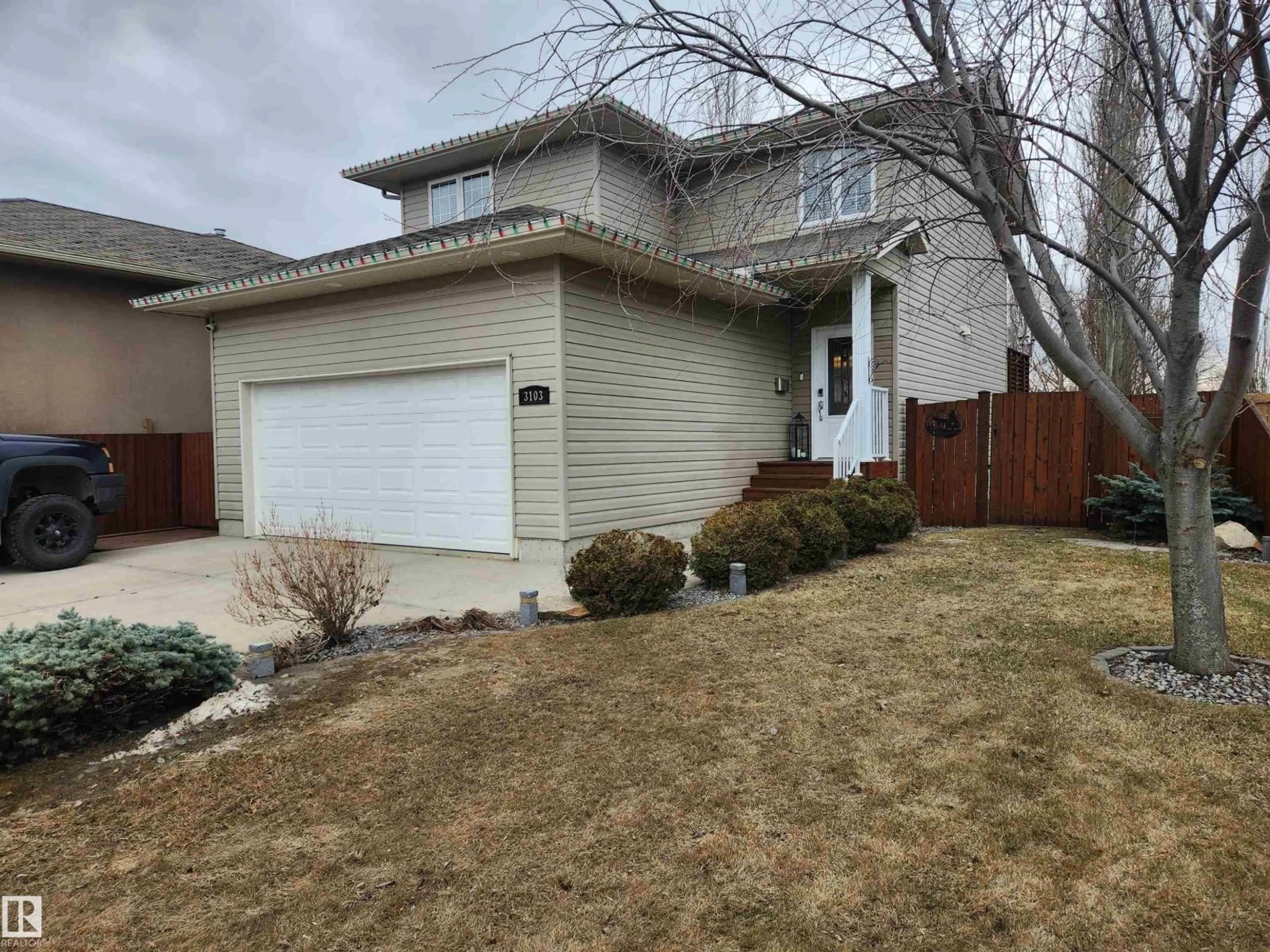 Home with vinyl exterior material, street for 3103 65 AV, Lloydminster Alberta T9V2G4