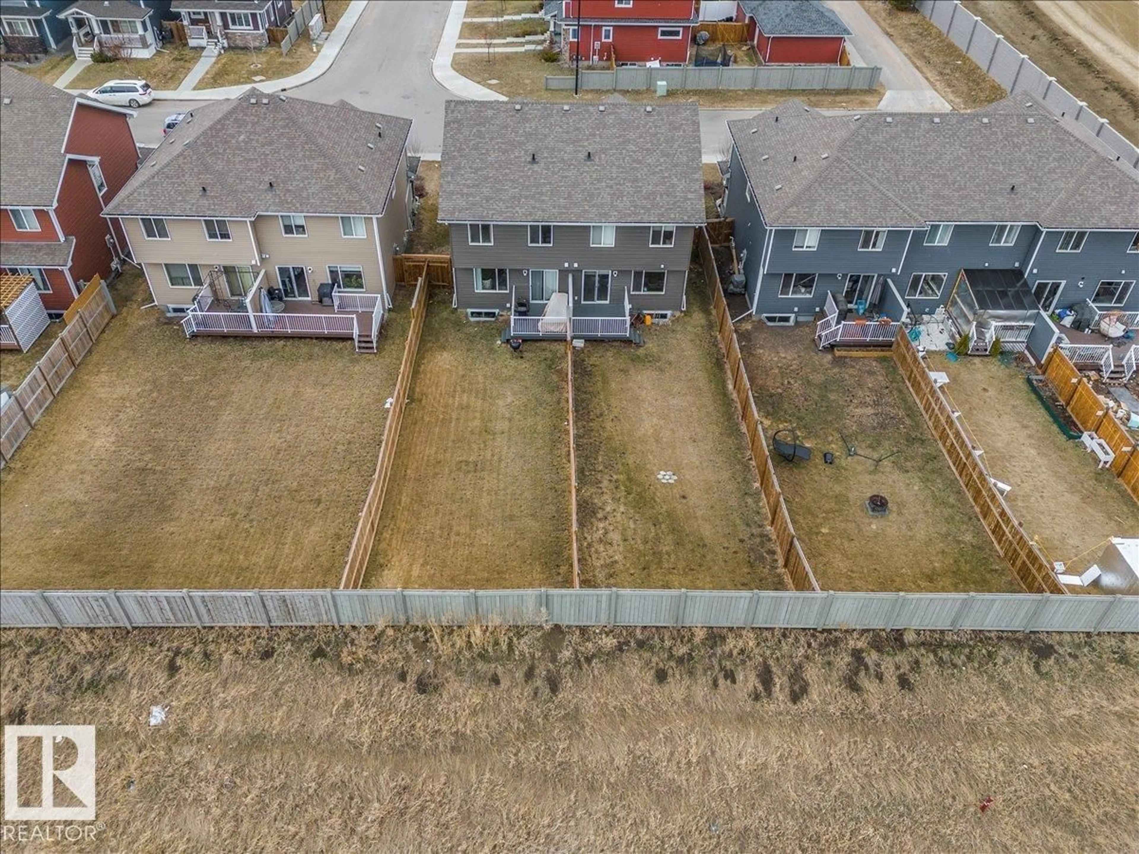 A pic from outside/outdoor area/front of a property/back of a property/a pic from drone, street for 559 EBBERS WY, Edmonton Alberta T5Y3T8
