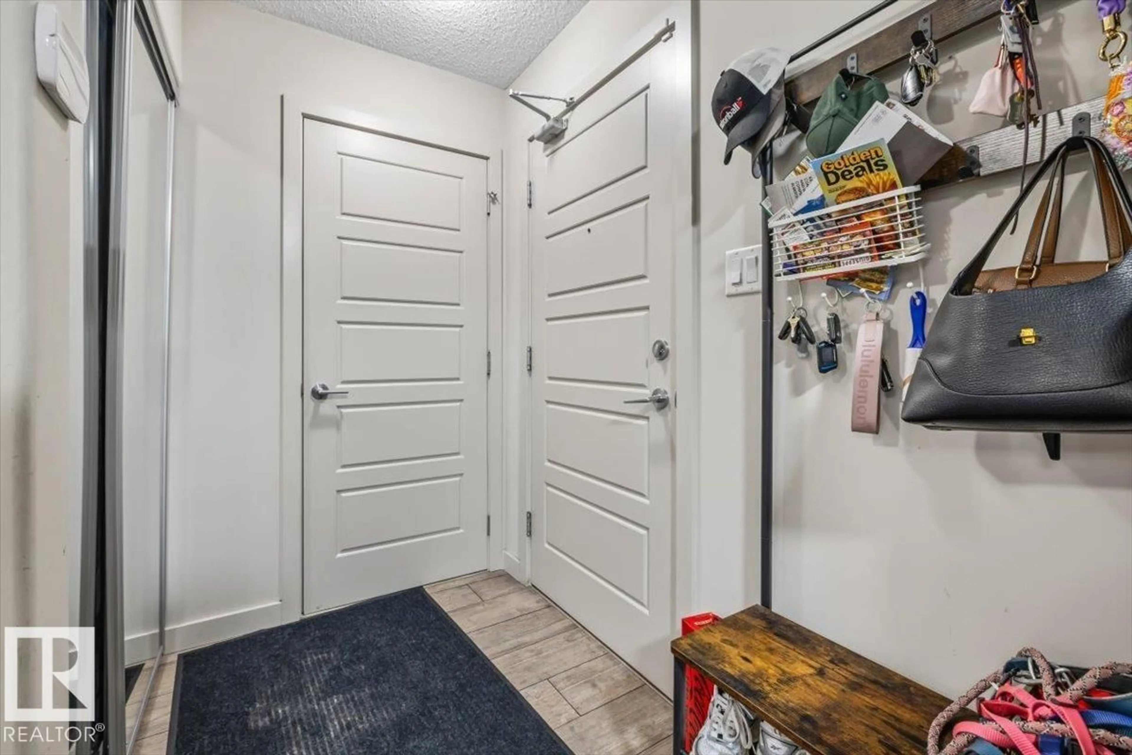 Indoor entryway for #113 - 5510 SCHONSEE DR, Edmonton Alberta T5Z0N9