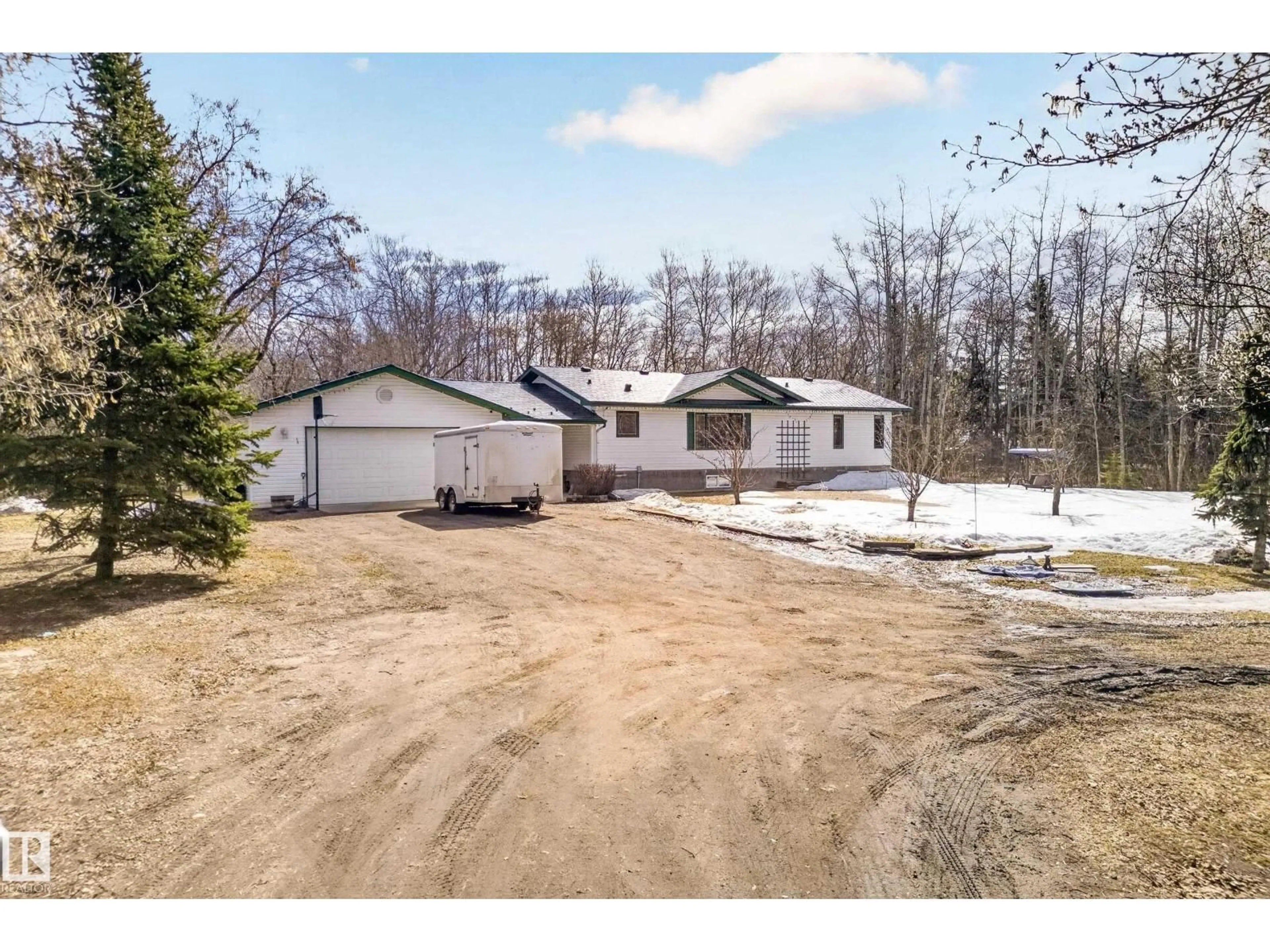 A pic from outside/outdoor area/front of a property/back of a property/a pic from drone, unknown for 4609 47 ST, Bruderheim Alberta T0B0S0