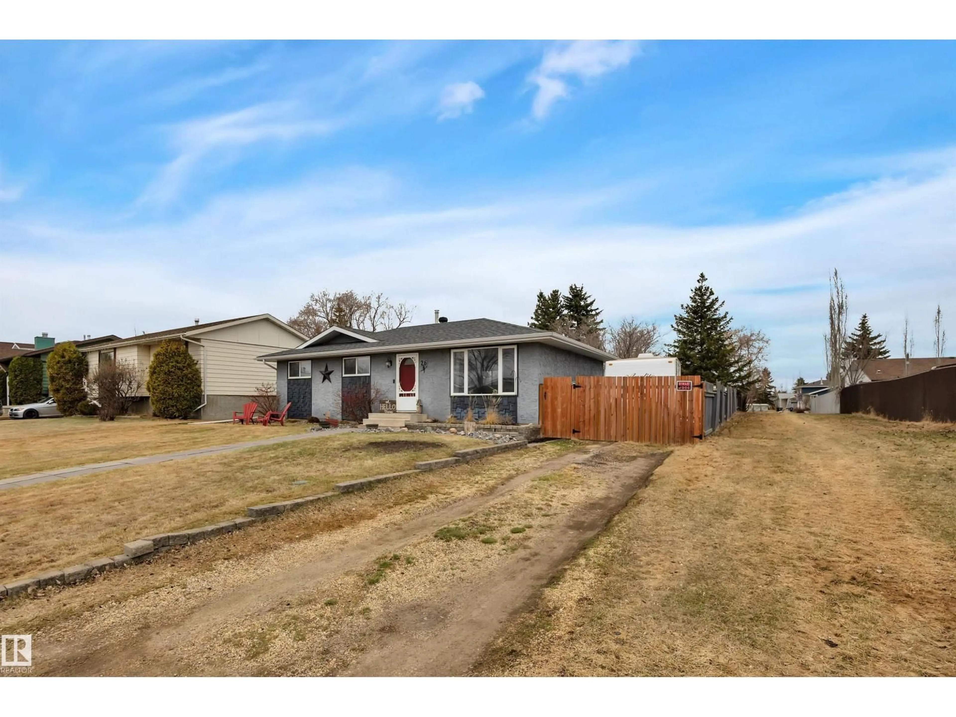 A pic from outside/outdoor area/front of a property/back of a property/a pic from drone, street for 26 SOUTHPARK DR, Leduc Alberta T9E4W9