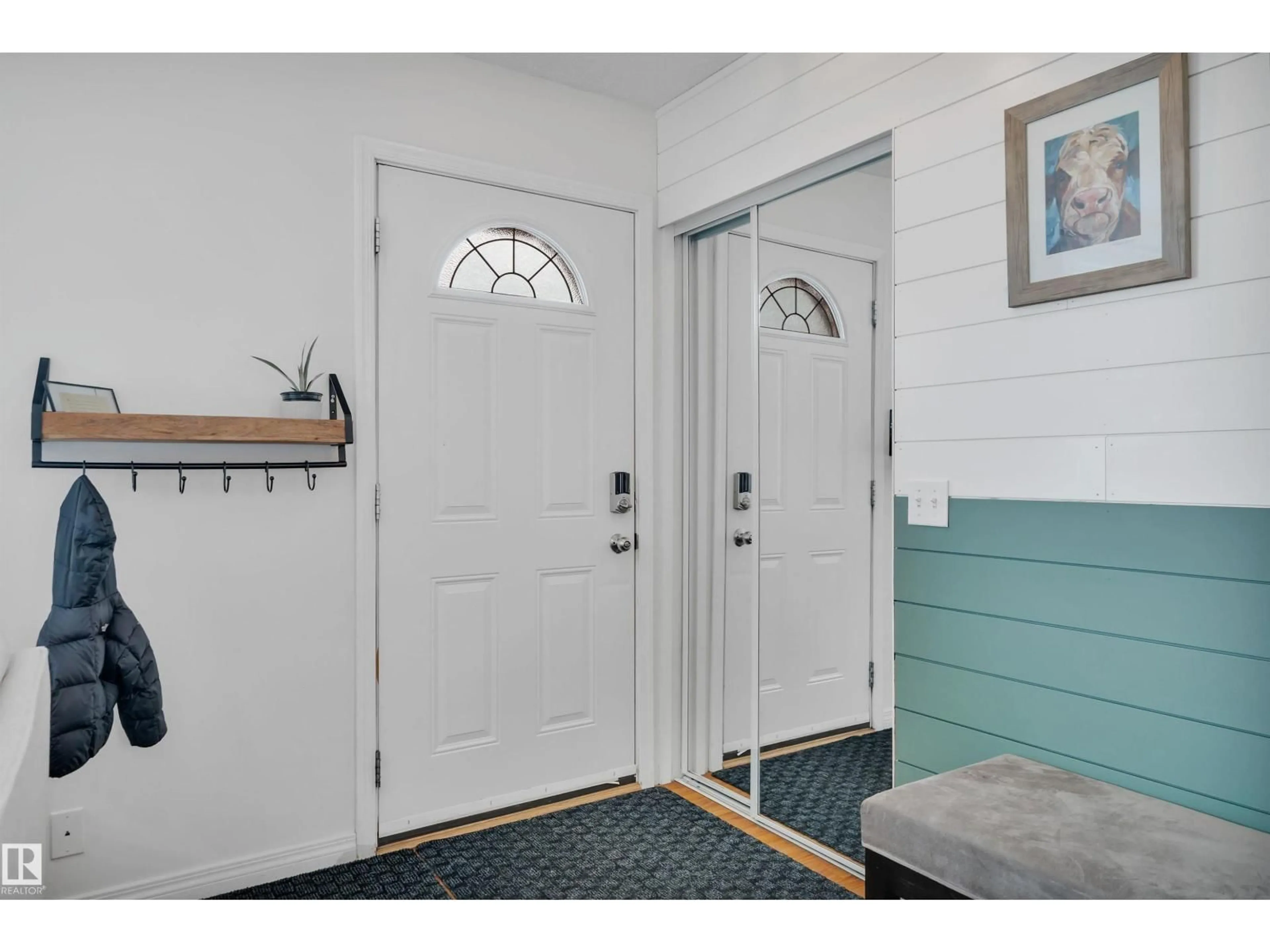 Indoor entryway for 26 SOUTHPARK DR, Leduc Alberta T9E4W9