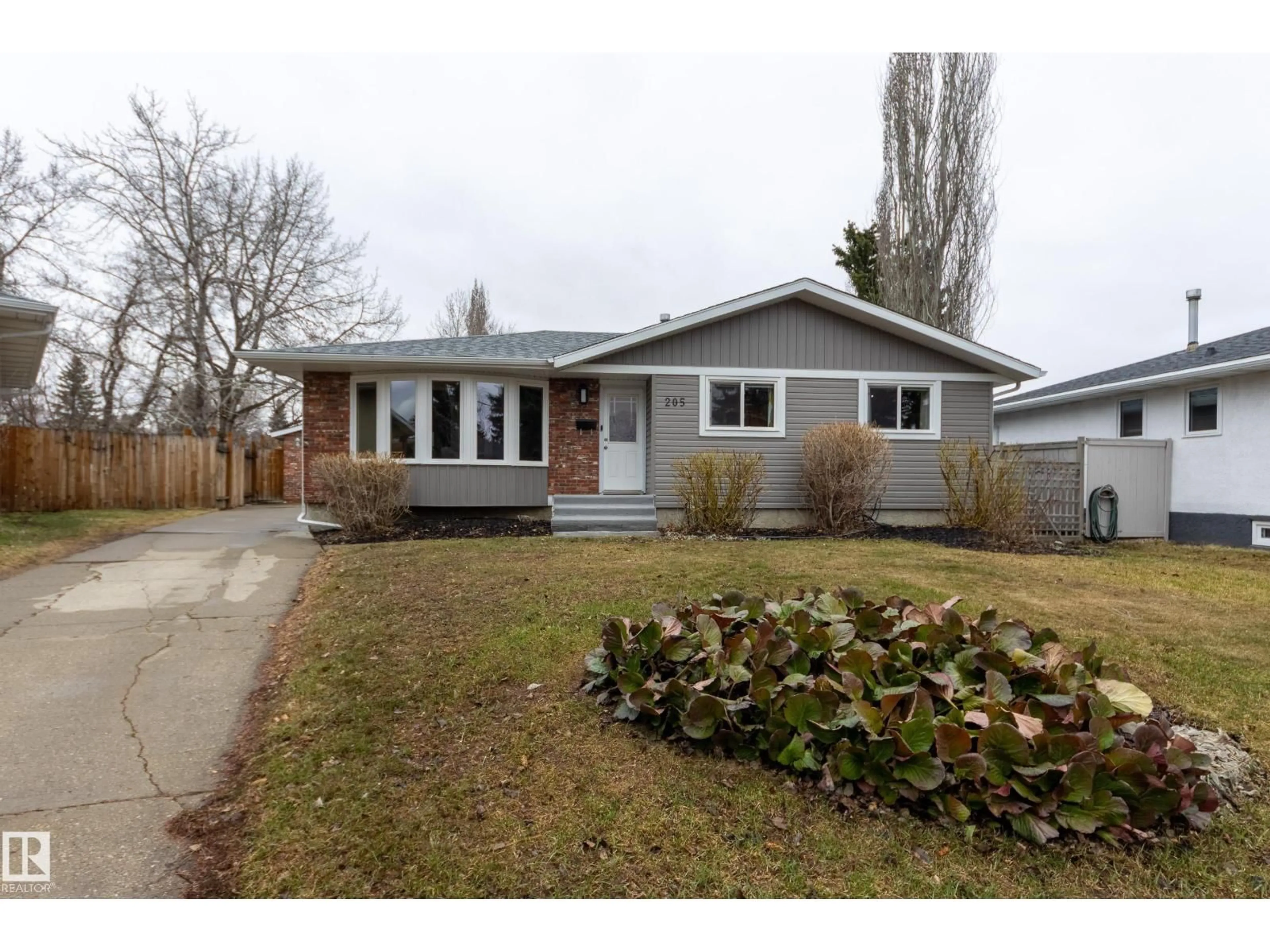 Home with vinyl exterior material, street for 205 GROVELAND PL, Sherwood Park Alberta T8A3G3