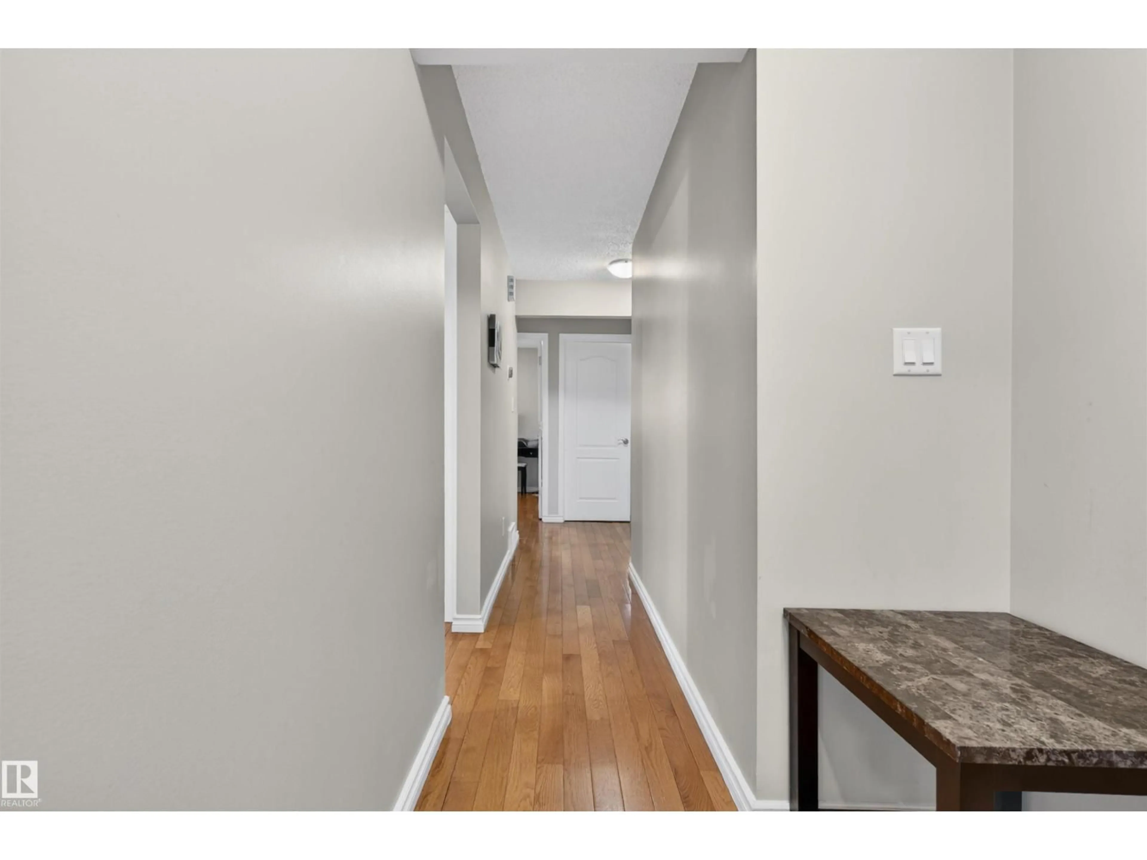 Indoor entryway for 17120 103 ST, Edmonton Alberta T5X4Z4