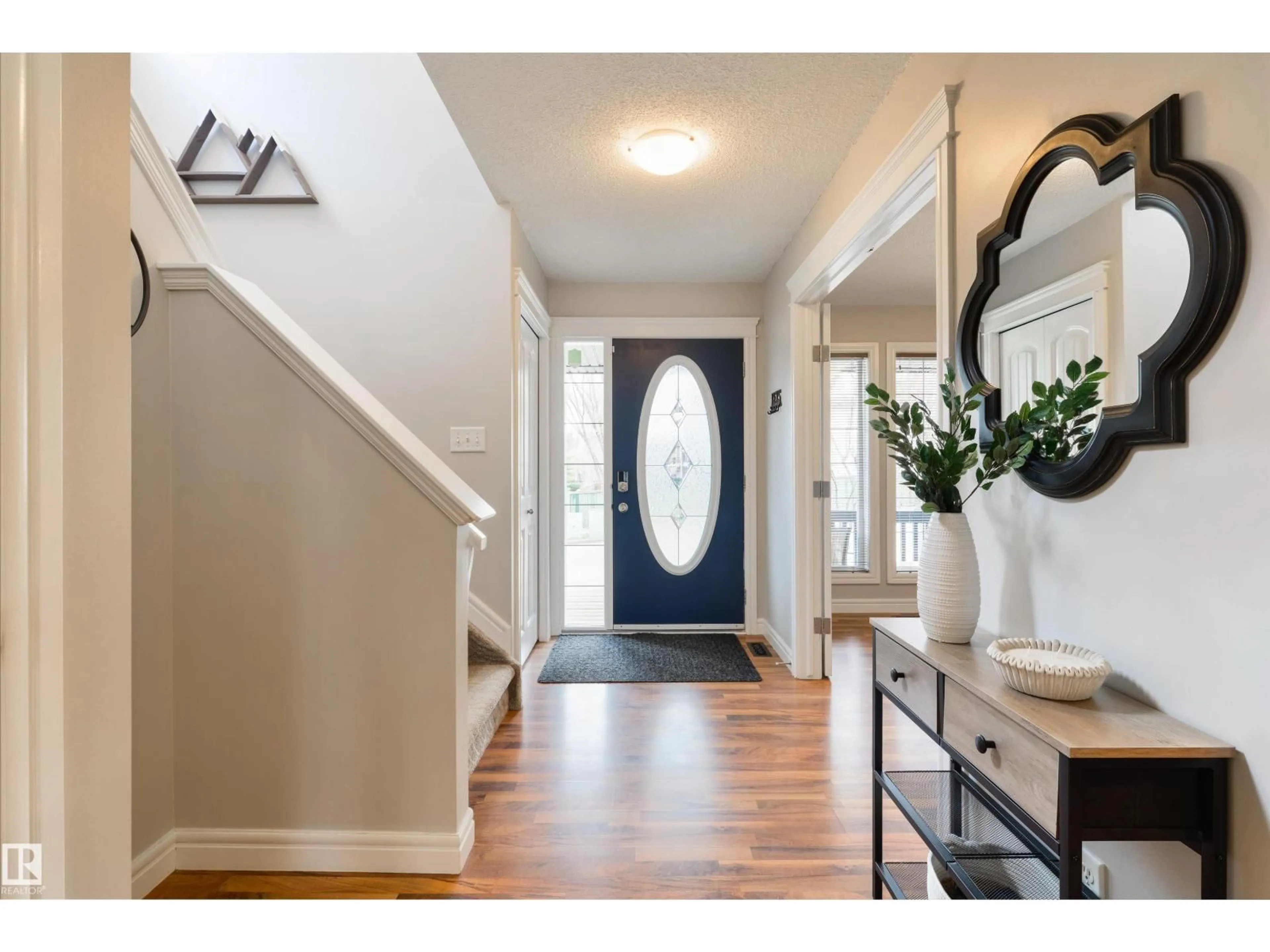 Indoor entryway for 49 SPRUCE VILLAGE DR, Spruce Grove Alberta T7X0H1