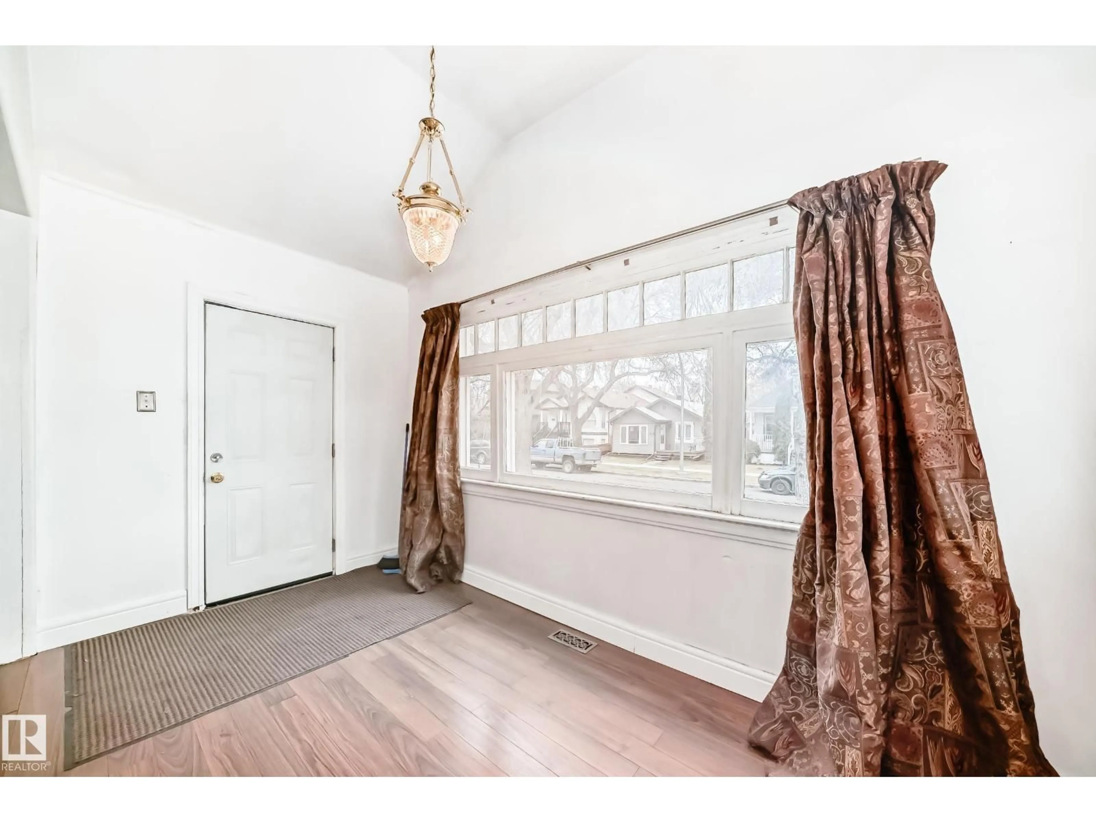 Unknown for 11619 96 ST, Edmonton Alberta T5G1T8