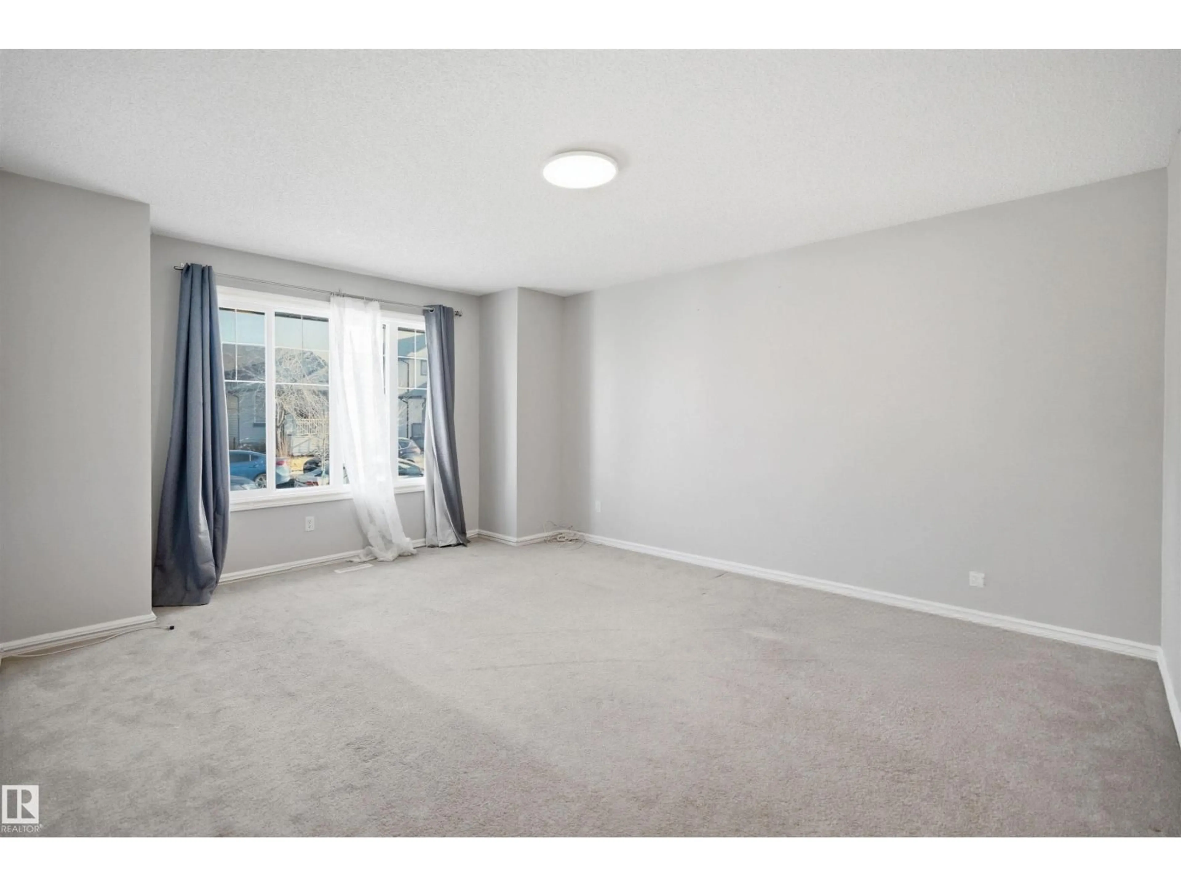 A pic of a room for 1124 37A AV, Edmonton Alberta T6T0E7