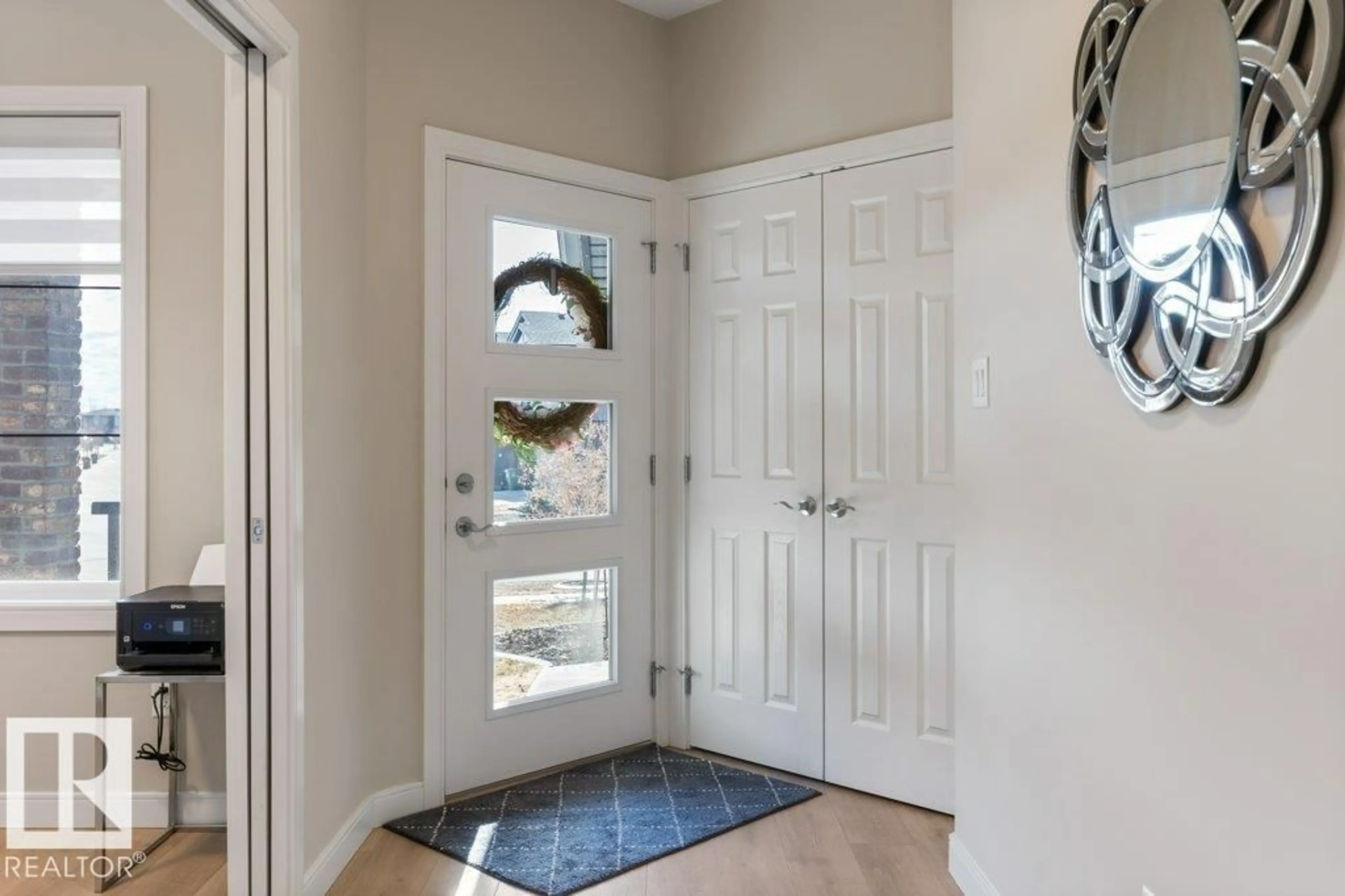 Indoor entryway for 29 RATELLE CI, St. Albert Alberta T8N7T8
