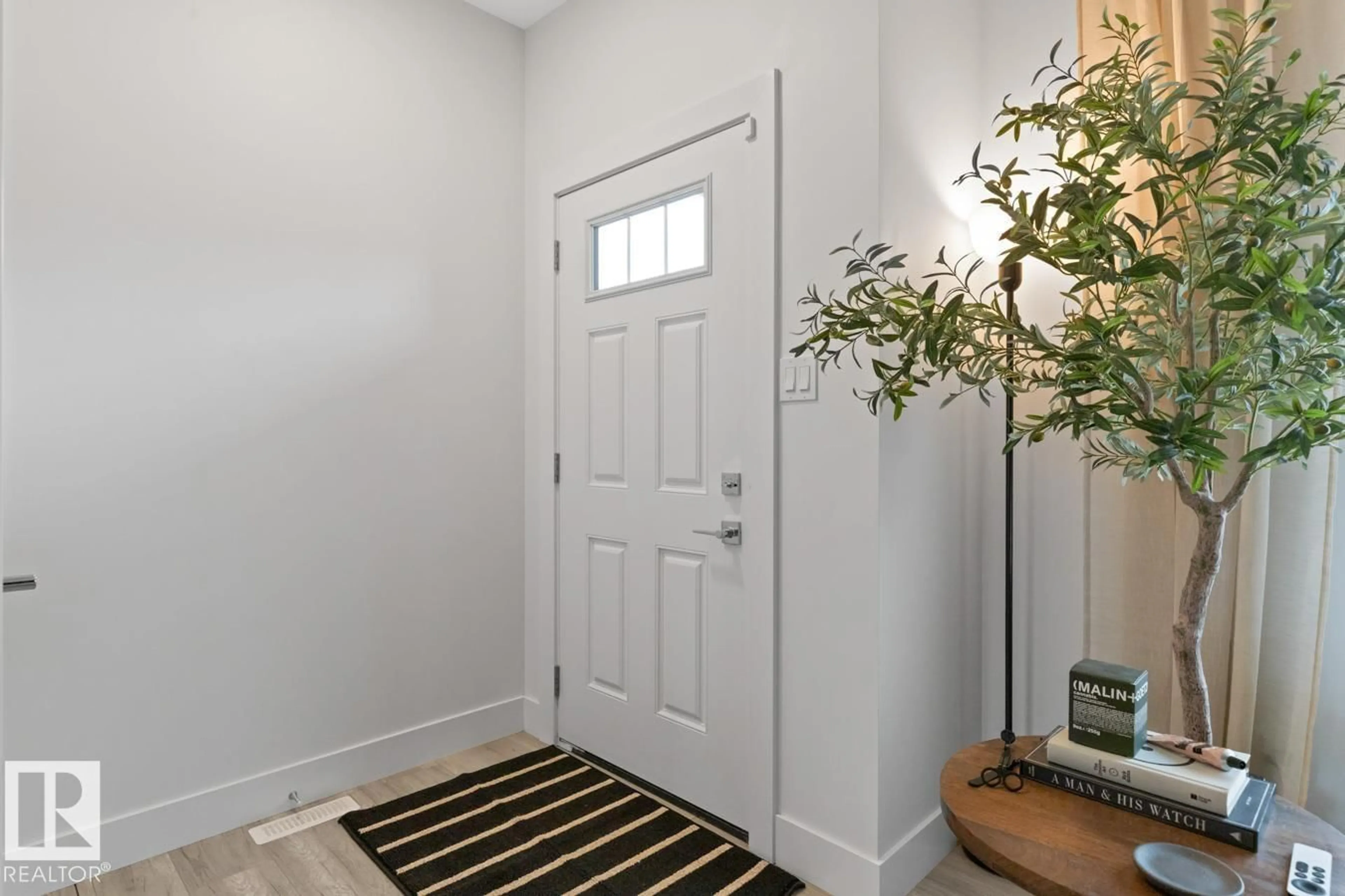 Indoor entryway for NW - 6023 180 AV, Edmonton Alberta T5Y3W9