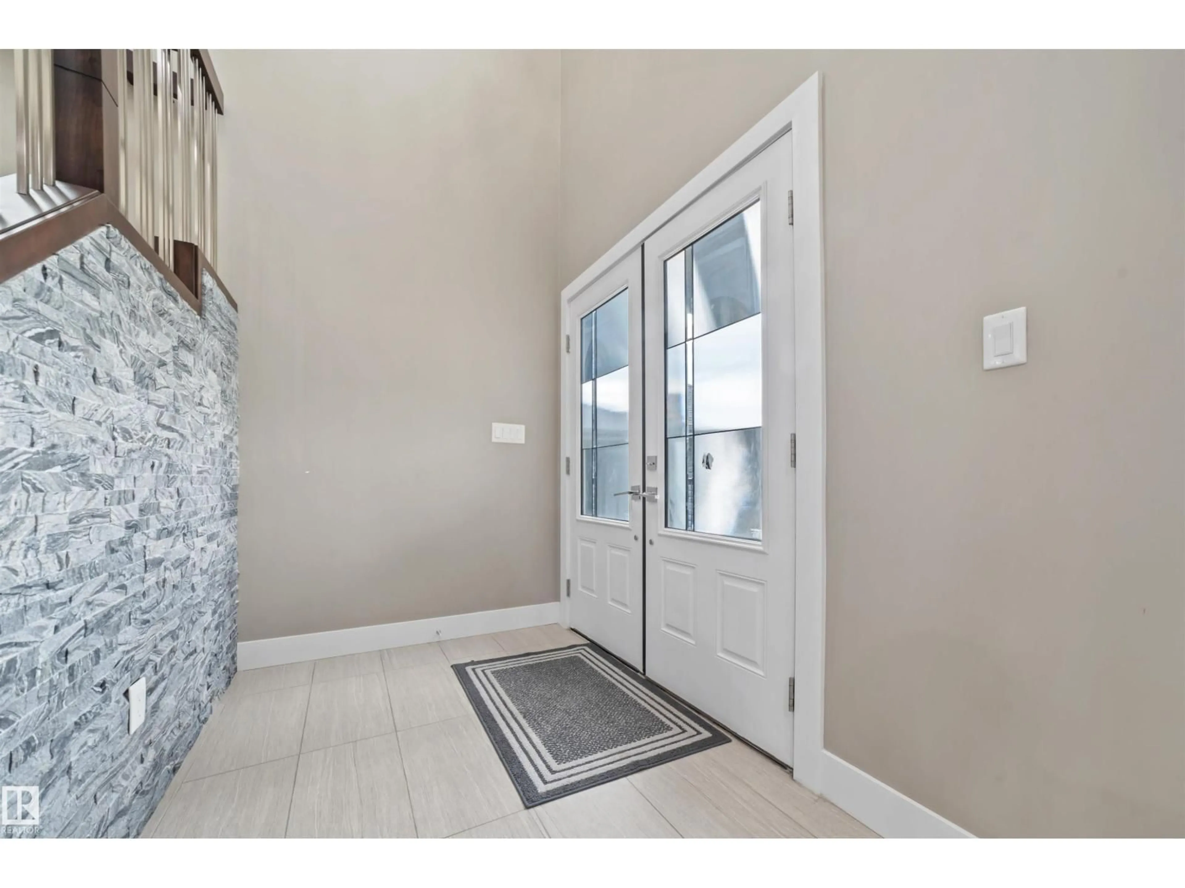 Indoor entryway for SW - 1960 ADAMSON TC, Edmonton Alberta T6W1A8