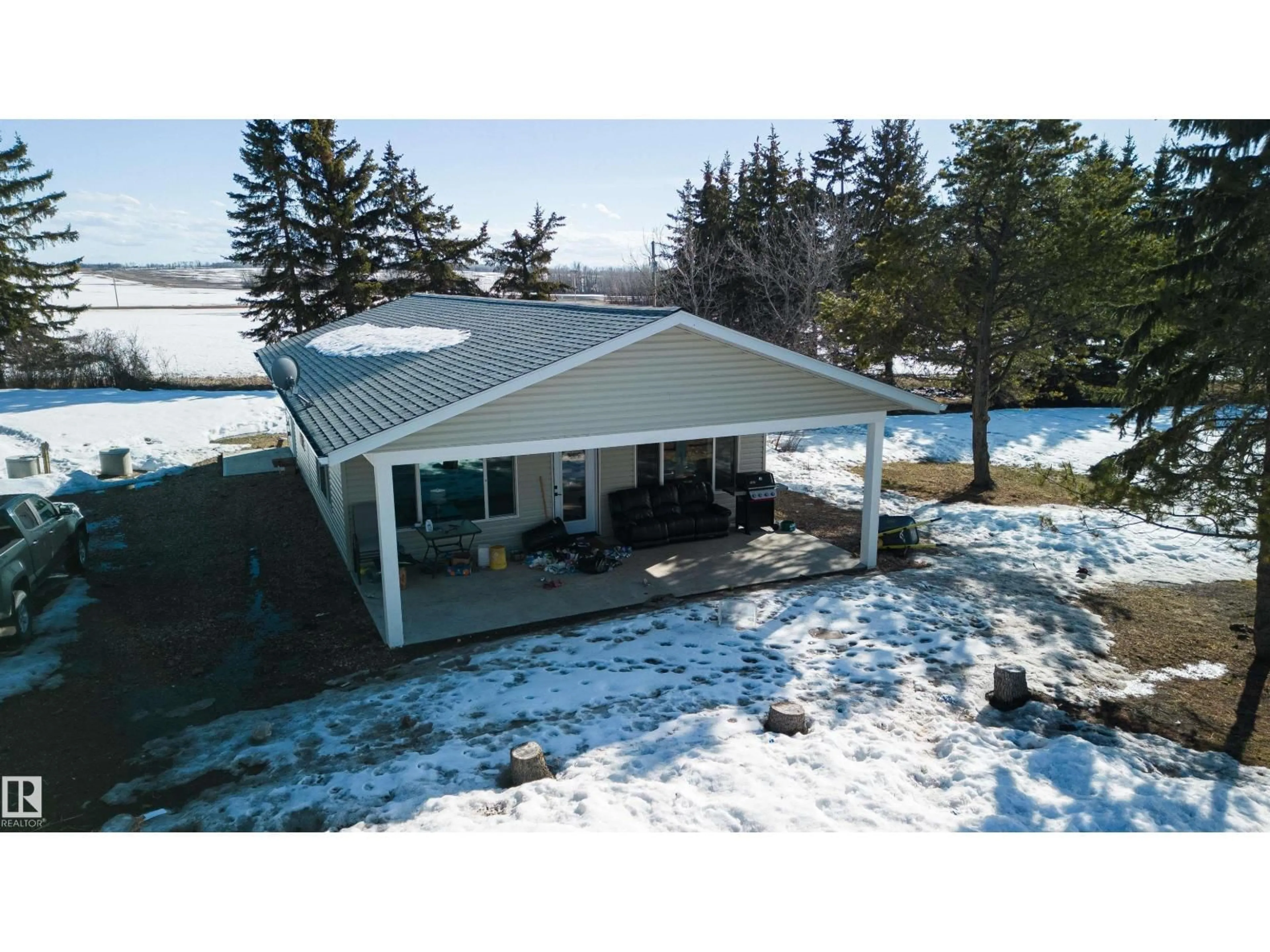 A pic from outside/outdoor area/front of a property/back of a property/a pic from drone, water/lake/river/ocean view for 59253 RANGE ROAD 170, Rural Smoky Lake County Alberta T0A3C0