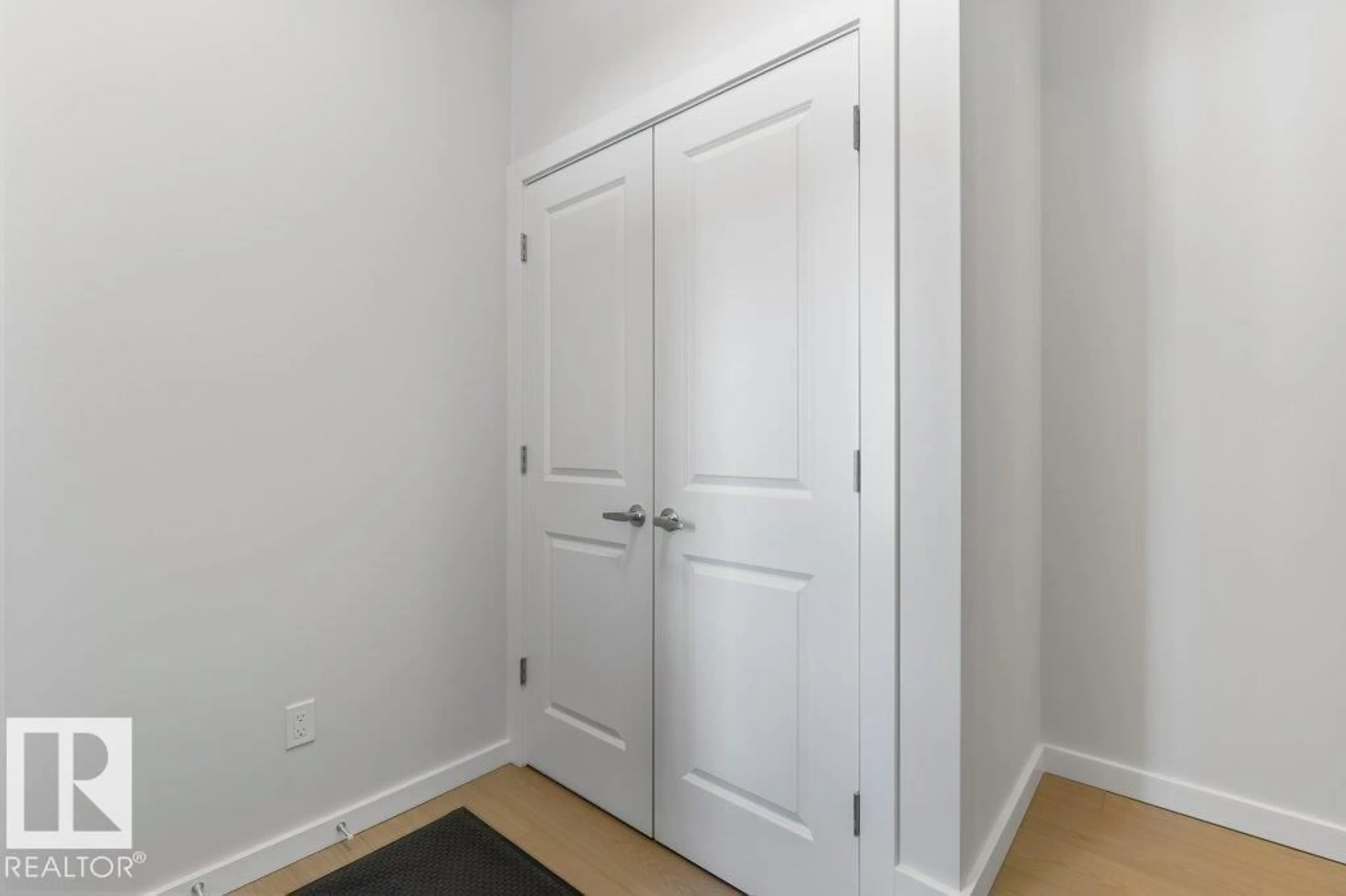 Indoor entryway for 17339 3 ST, Edmonton Alberta T5Y4G7
