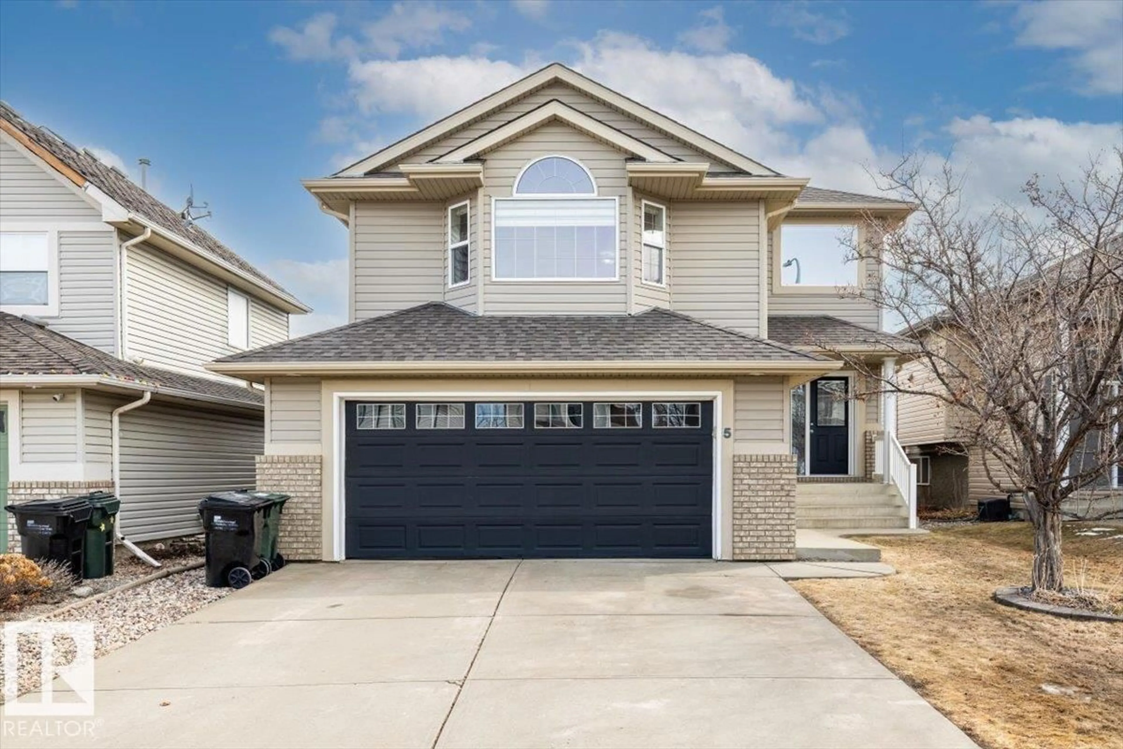 Home with vinyl exterior material, street for 5 CAVAN RD, Sherwood Park Alberta T8H2K7