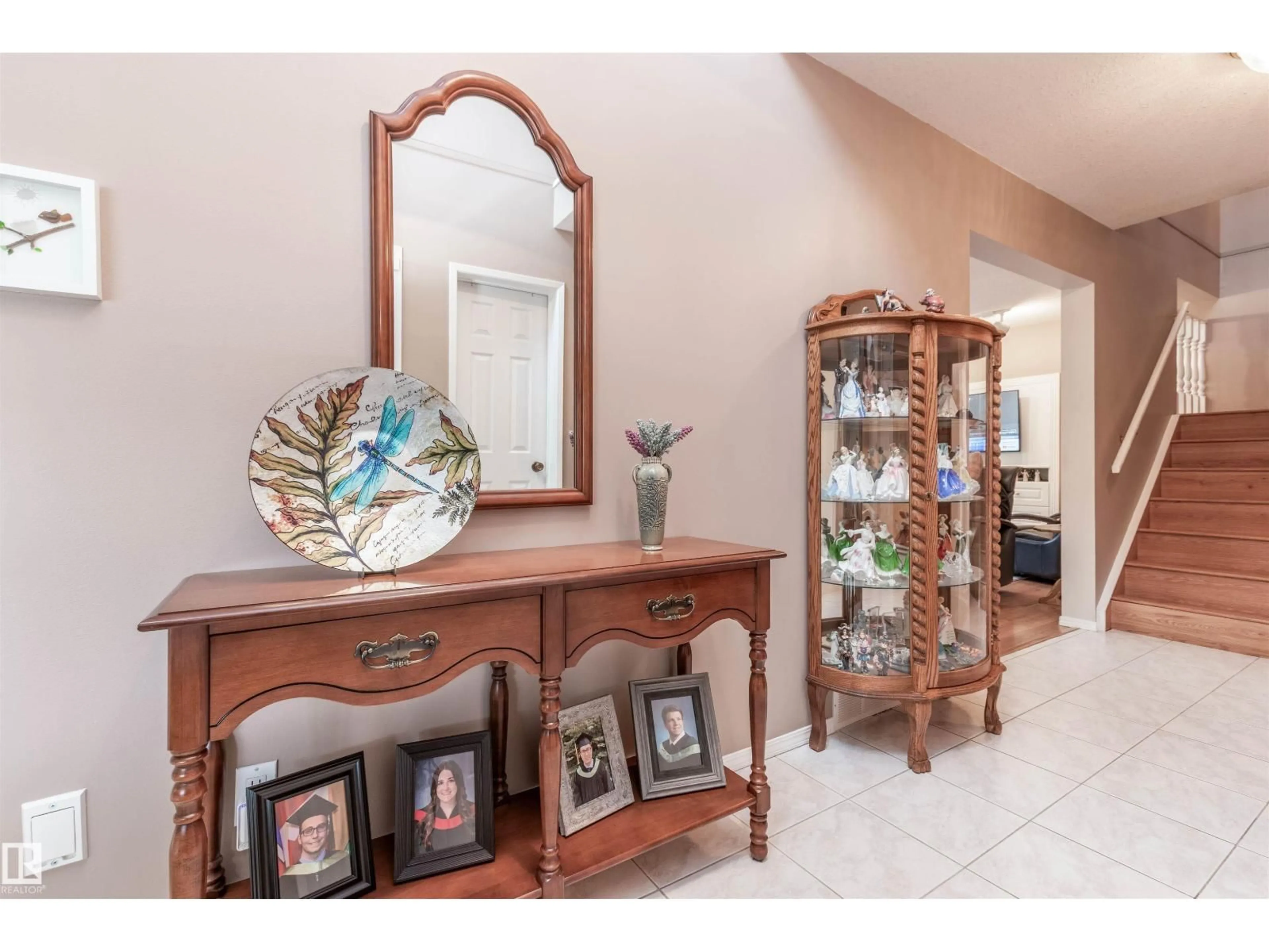 Indoor entryway for 60 WOODSTOCK DR, Sherwood Park Alberta T8A4C3