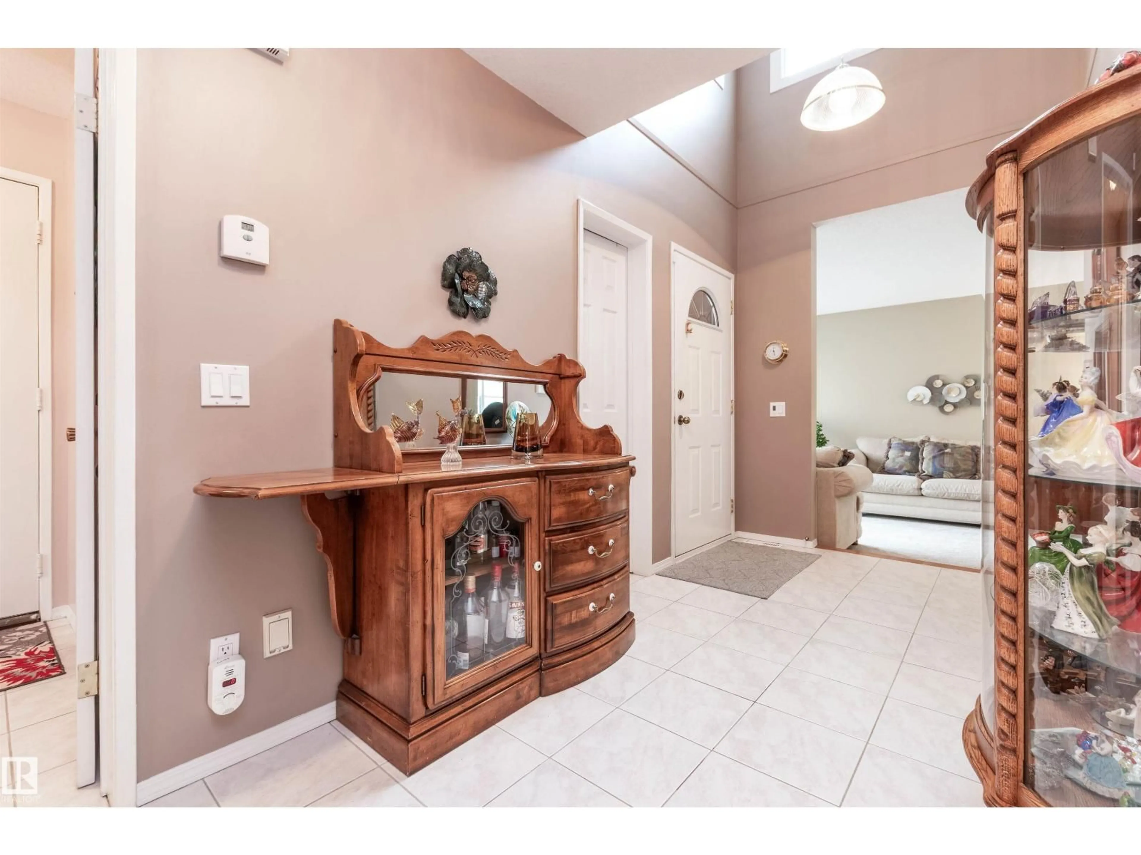 Indoor entryway for 60 WOODSTOCK DR, Sherwood Park Alberta T8A4C3