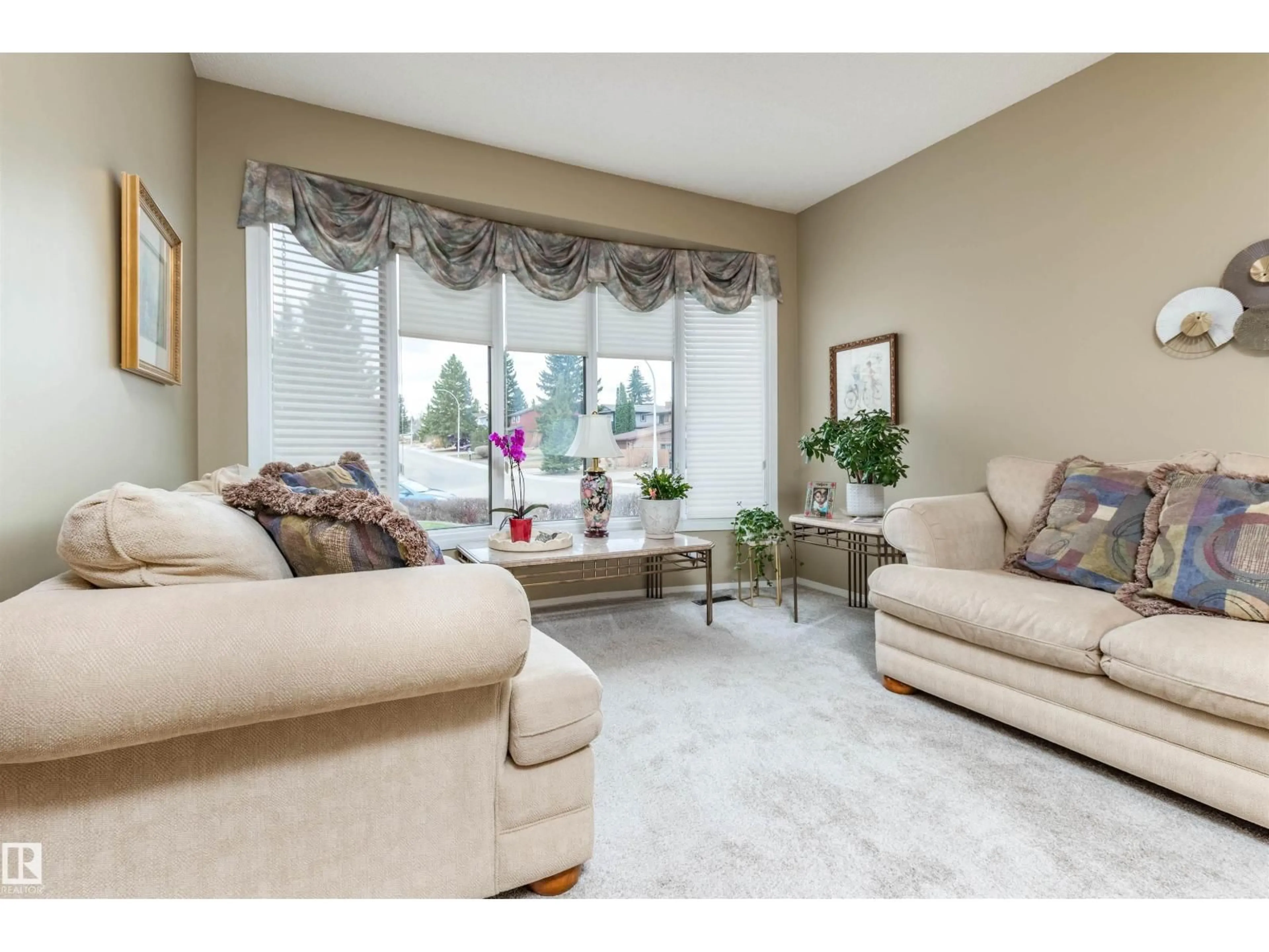 Living room with furniture, unknown for 60 WOODSTOCK DR, Sherwood Park Alberta T8A4C3