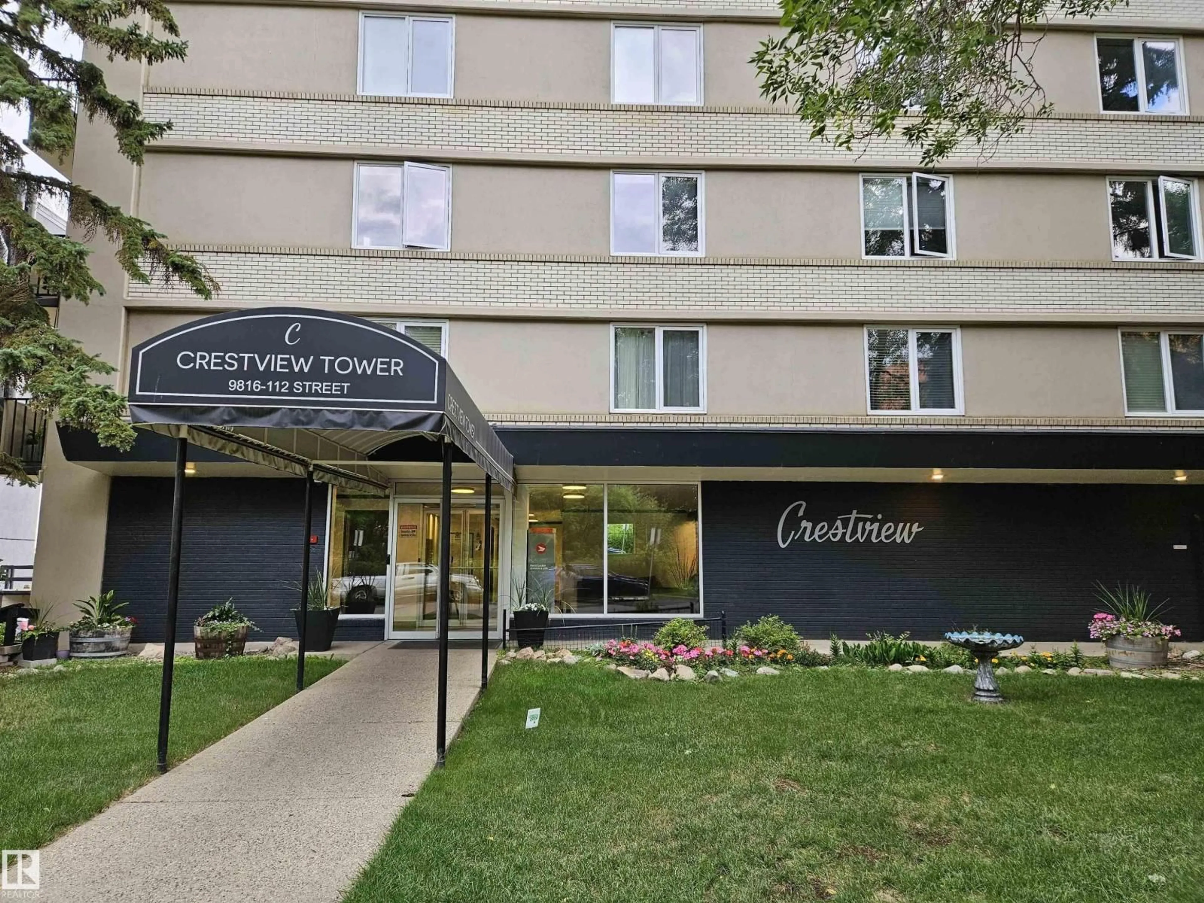 Indoor foyer for #1403 - 9816 112 ST, Edmonton Alberta T5K1L5