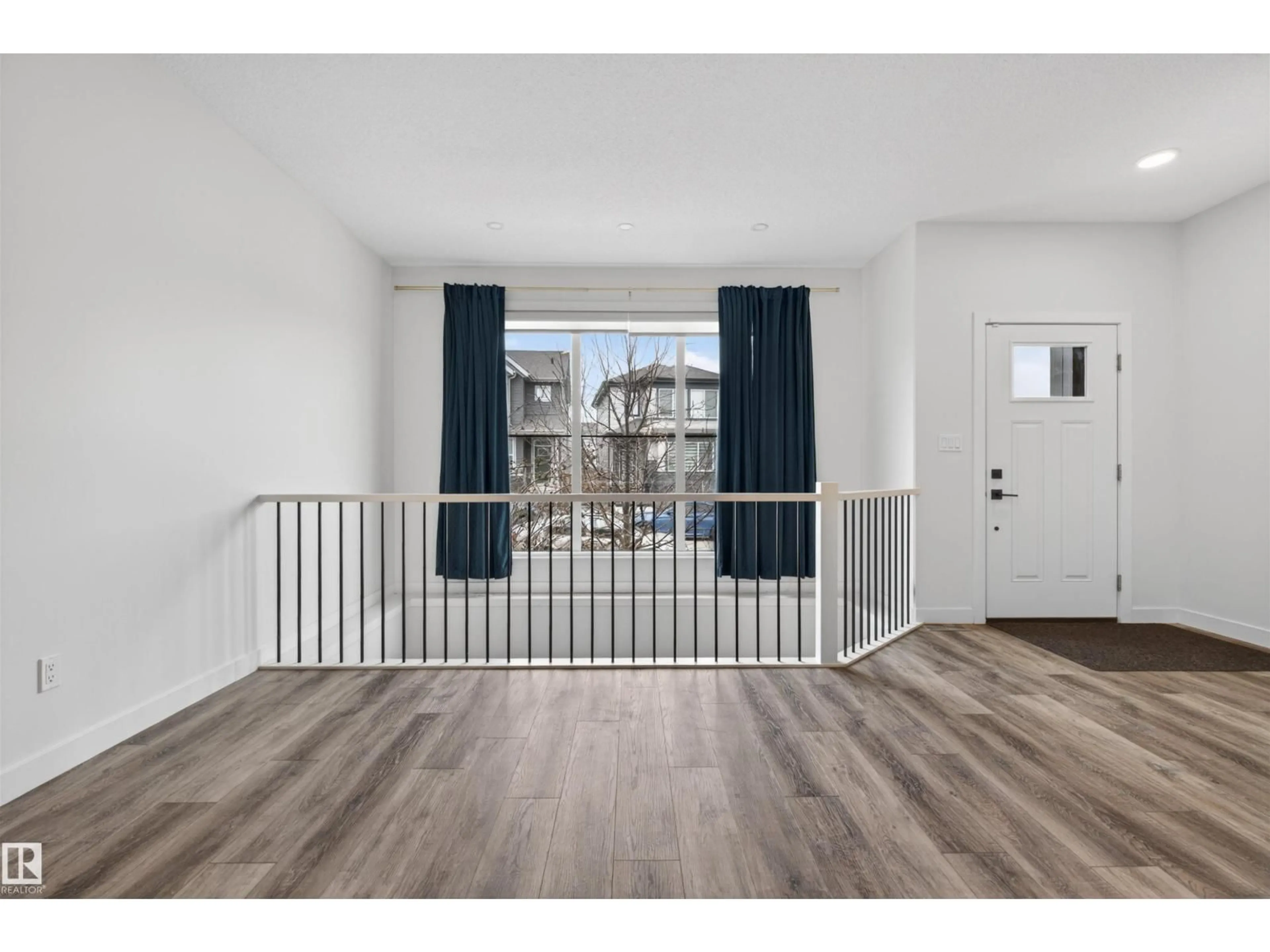 Indoor entryway for 2937 COUGHLAN GR, Edmonton Alberta T6W3X6