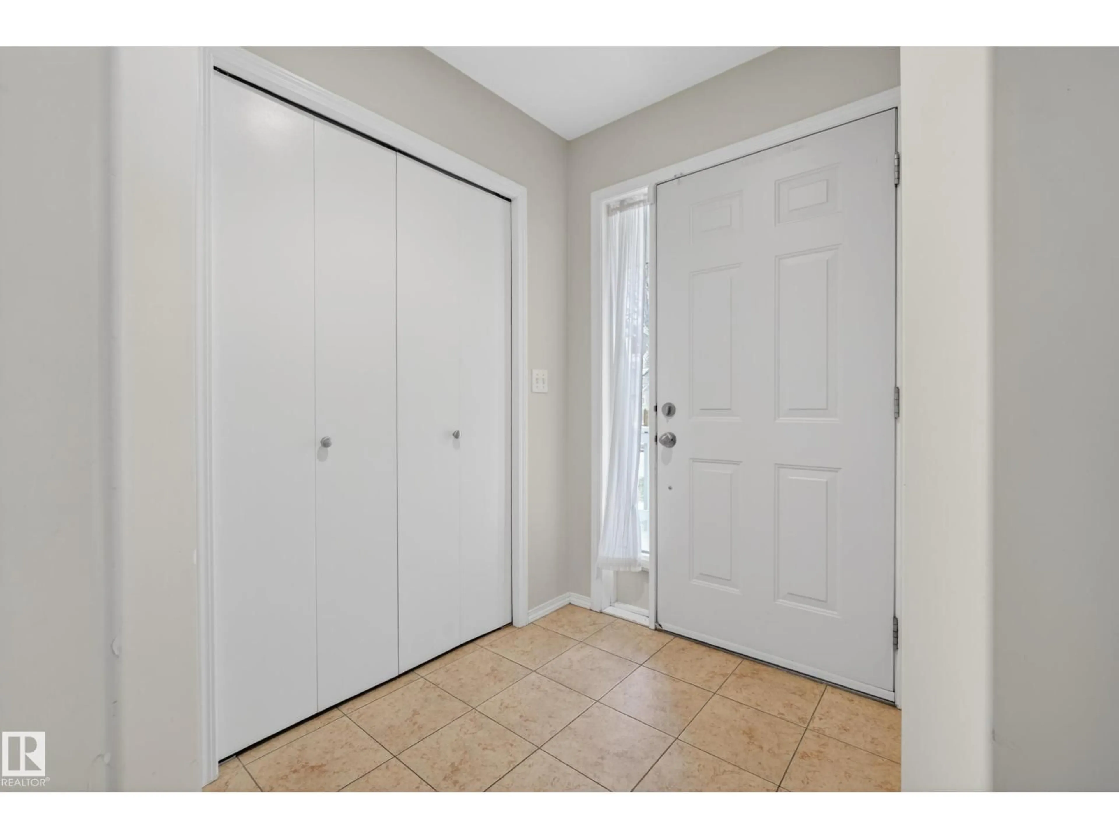 Indoor entryway for 8721 88 AV, Edmonton Alberta T6C1J4