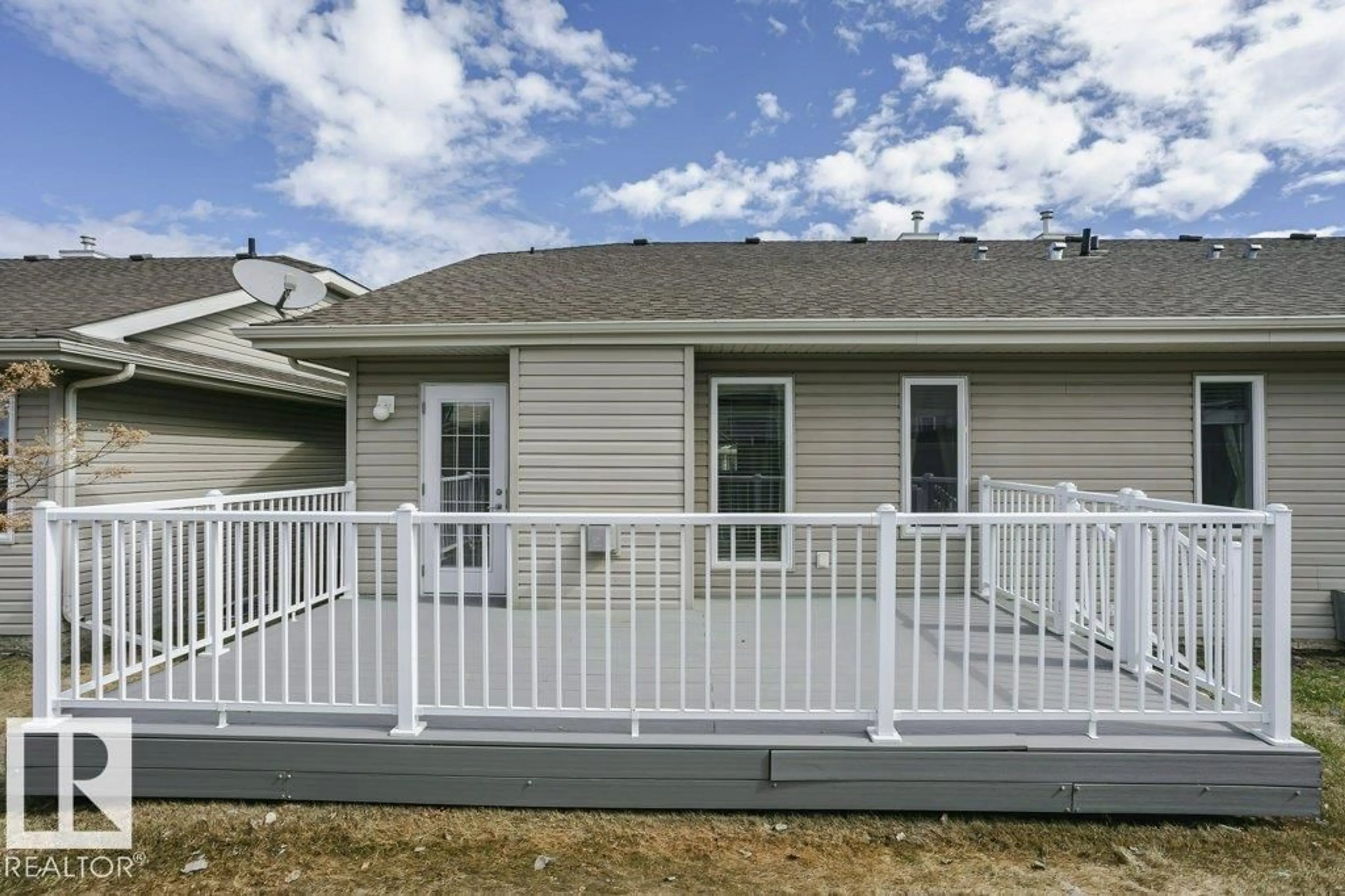 Home with vinyl exterior material, unknown for 8602 - 75 SOUTHFORT DR, Fort Saskatchewan Alberta T8L4R7