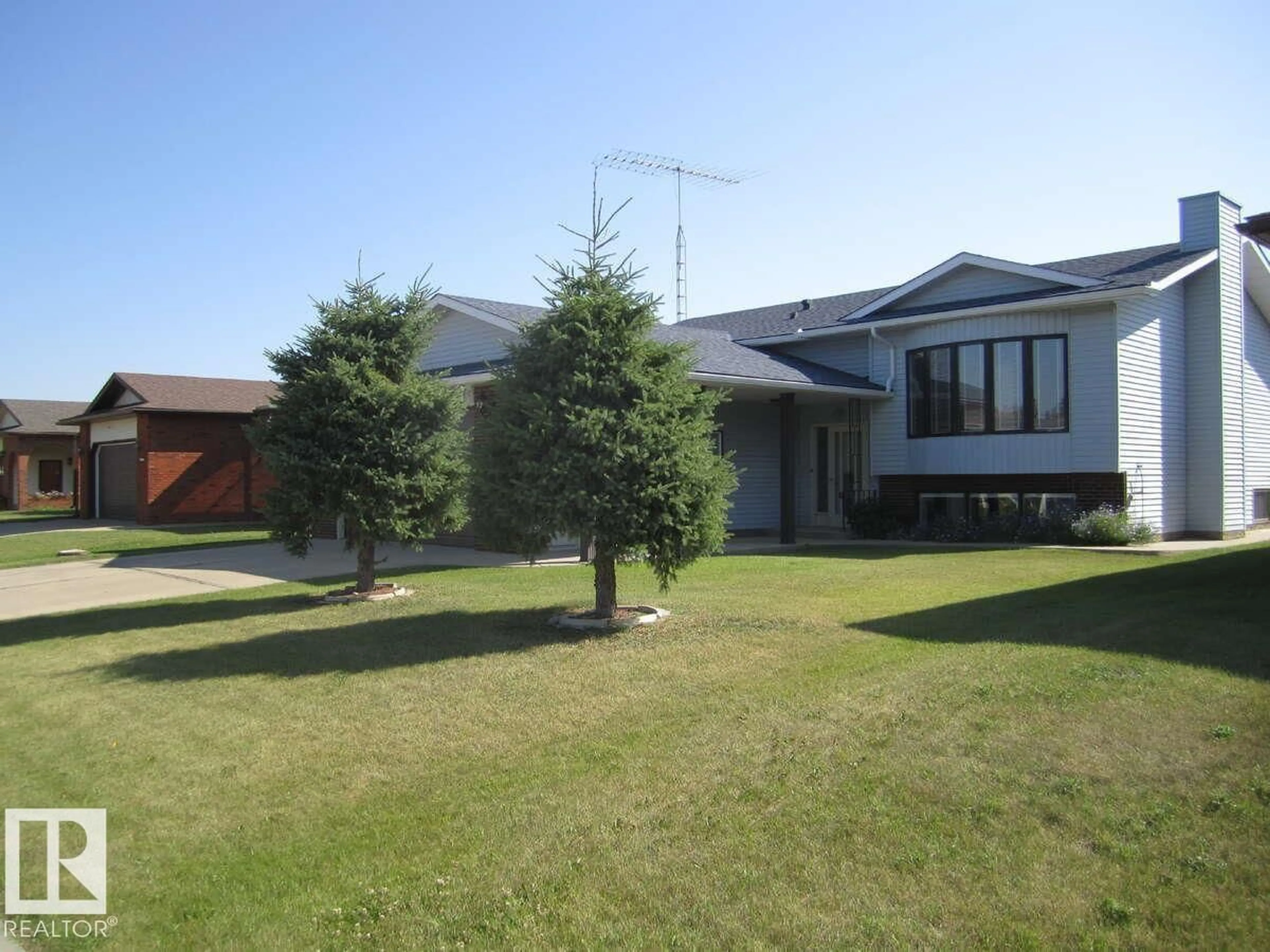 A pic from outside/outdoor area/front of a property/back of a property/a pic from drone, street for 4105 47 ST, Vegreville Alberta T9C1C1