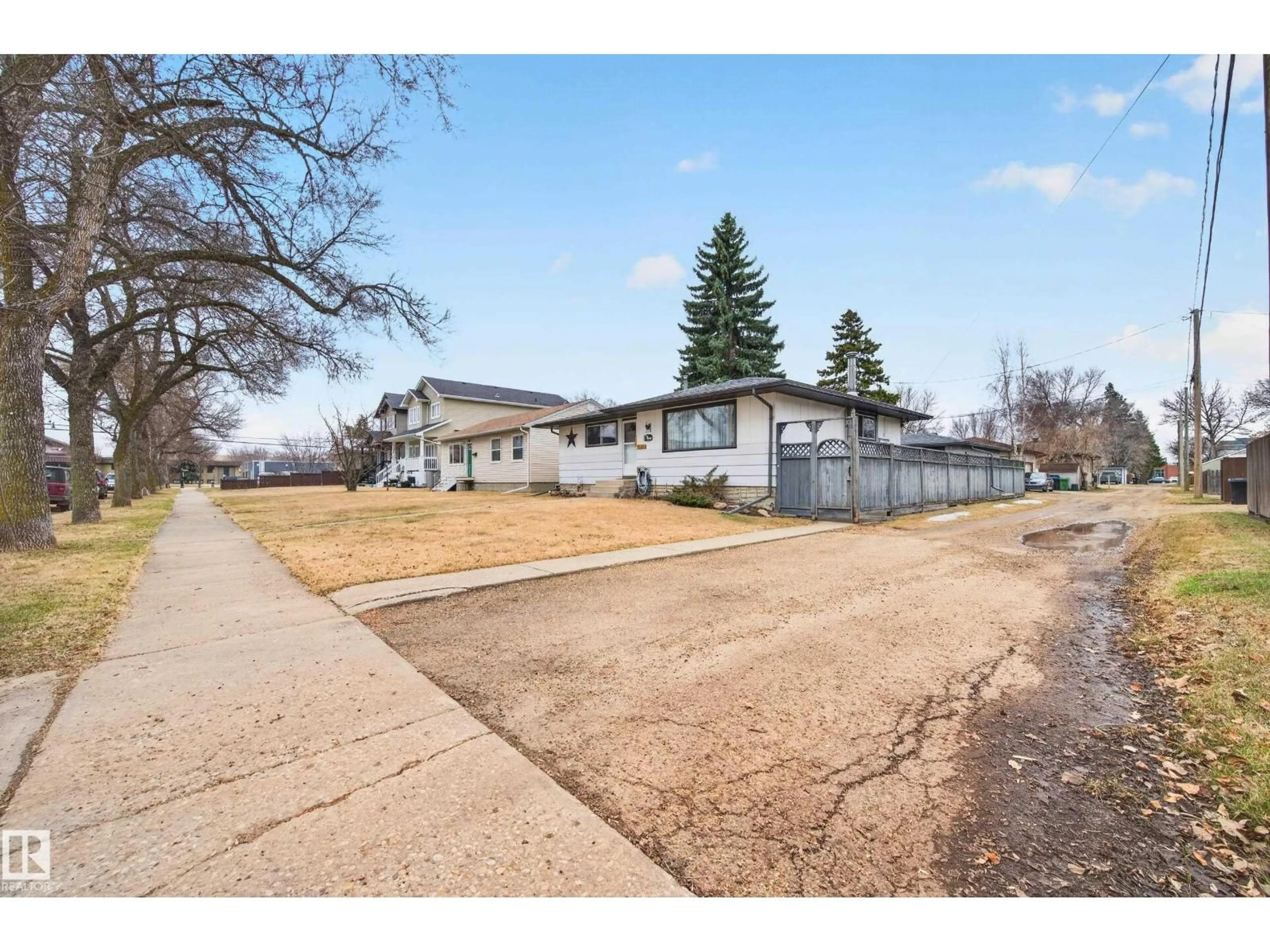 A pic from outside/outdoor area/front of a property/back of a property/a pic from drone, street for 10010 105 ST, Fort Saskatchewan Alberta T8L2G4