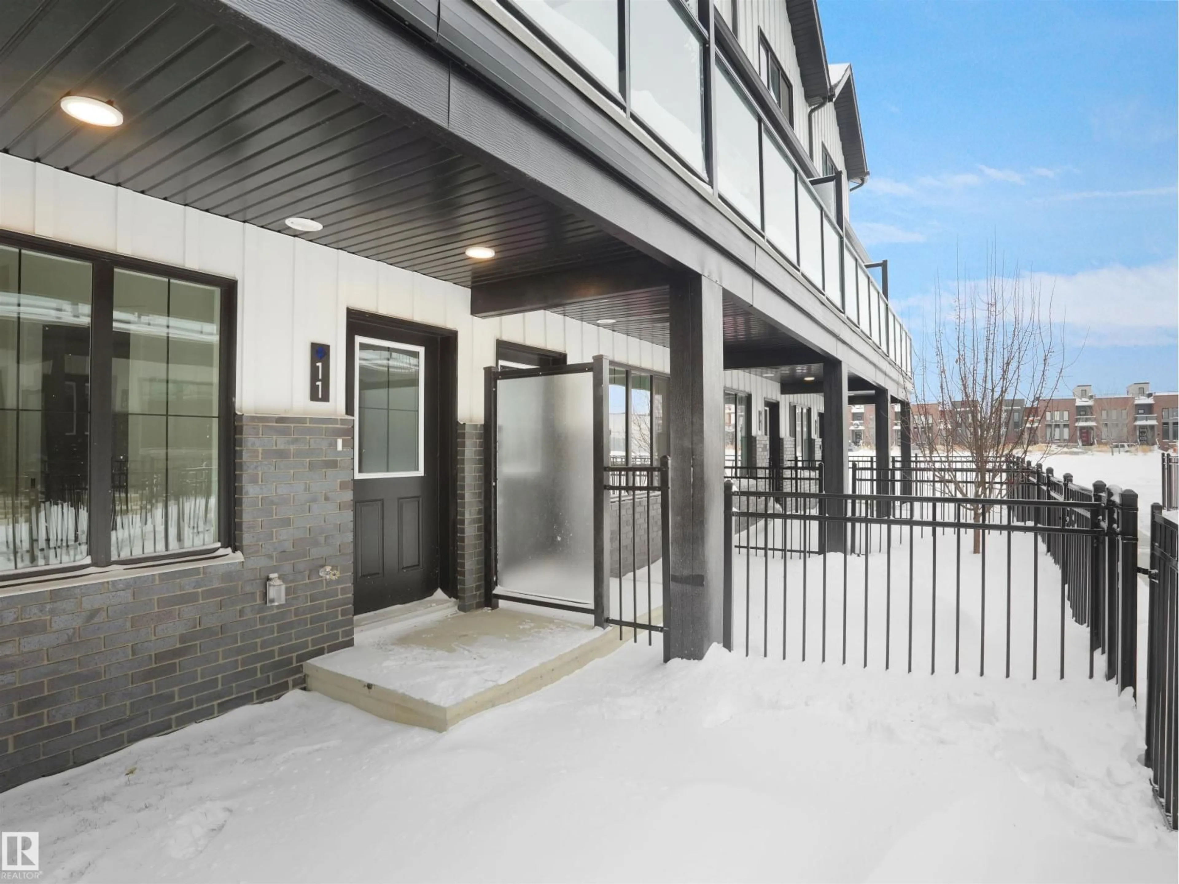 Unknown for 11 29 AIRPORT RD NW, Edmonton Alberta T5G2P9